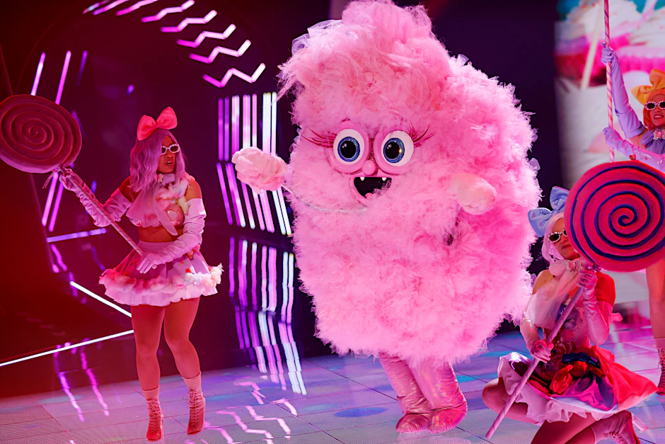 Die Zuckerwatte auf der Bühne von „The Masked Singer“. Welcher Star steckt wohl darunter?