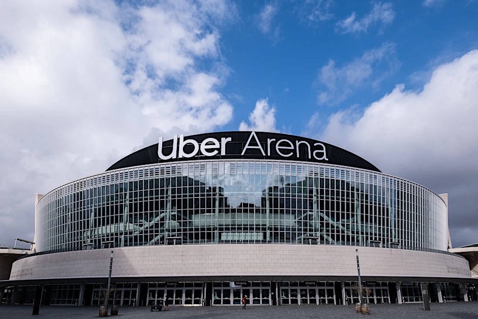 Berlin: Die Mercedes-Benz-Arena wurde am 22. März 2024 in Uber Arena am Uber-Platz umbenannt.