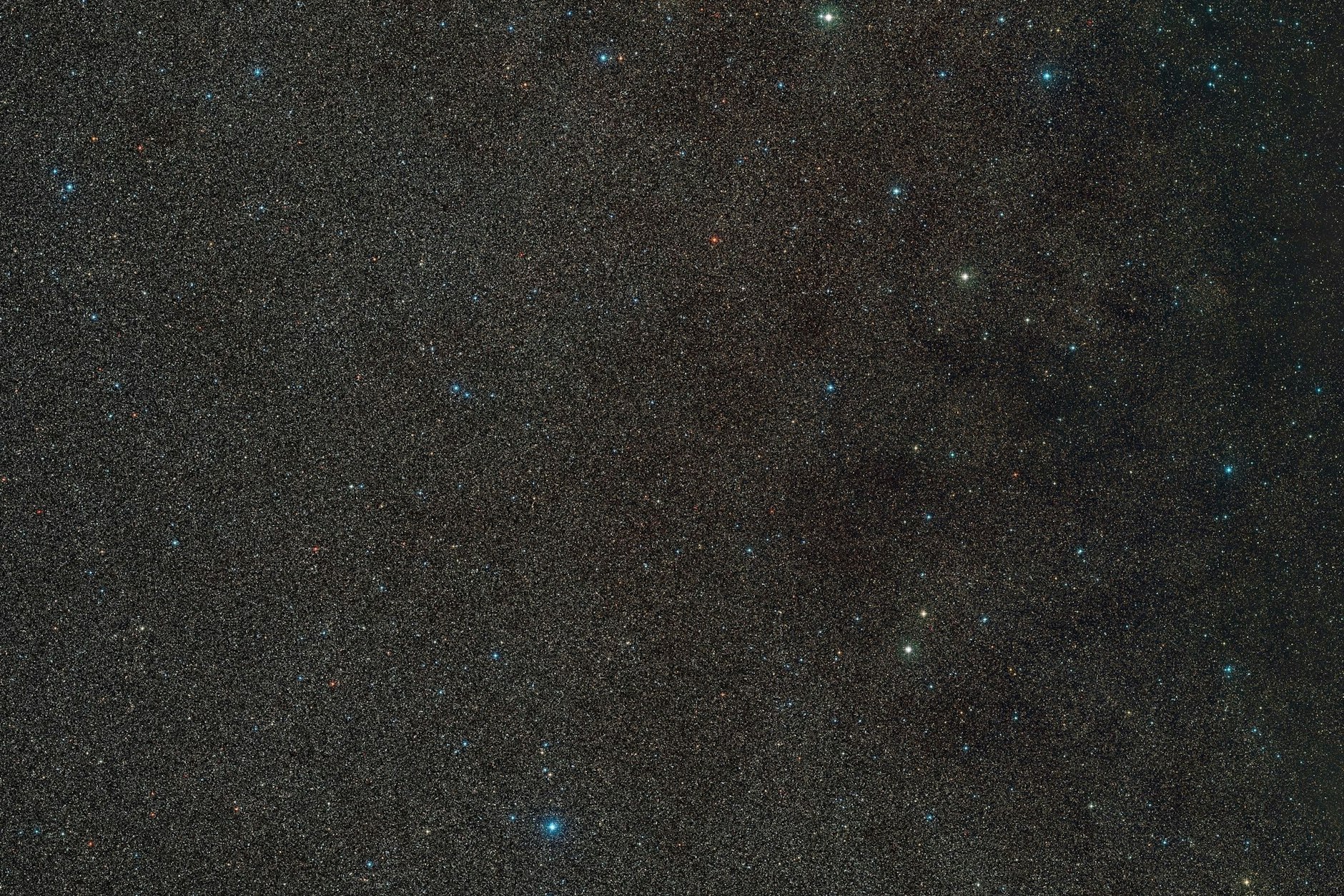 Das Handout zeigt einen Weitwinkelausschnitt der Umgebung von «Gaia BH3», dem massereichsten stellaren schwarzen Loch in unserer Galaxie. Das schwarze Loch selbst ist hier nicht sichtbar, aber der Stern, der es umkreist, befindet sich in der Mitte des Bildes. 