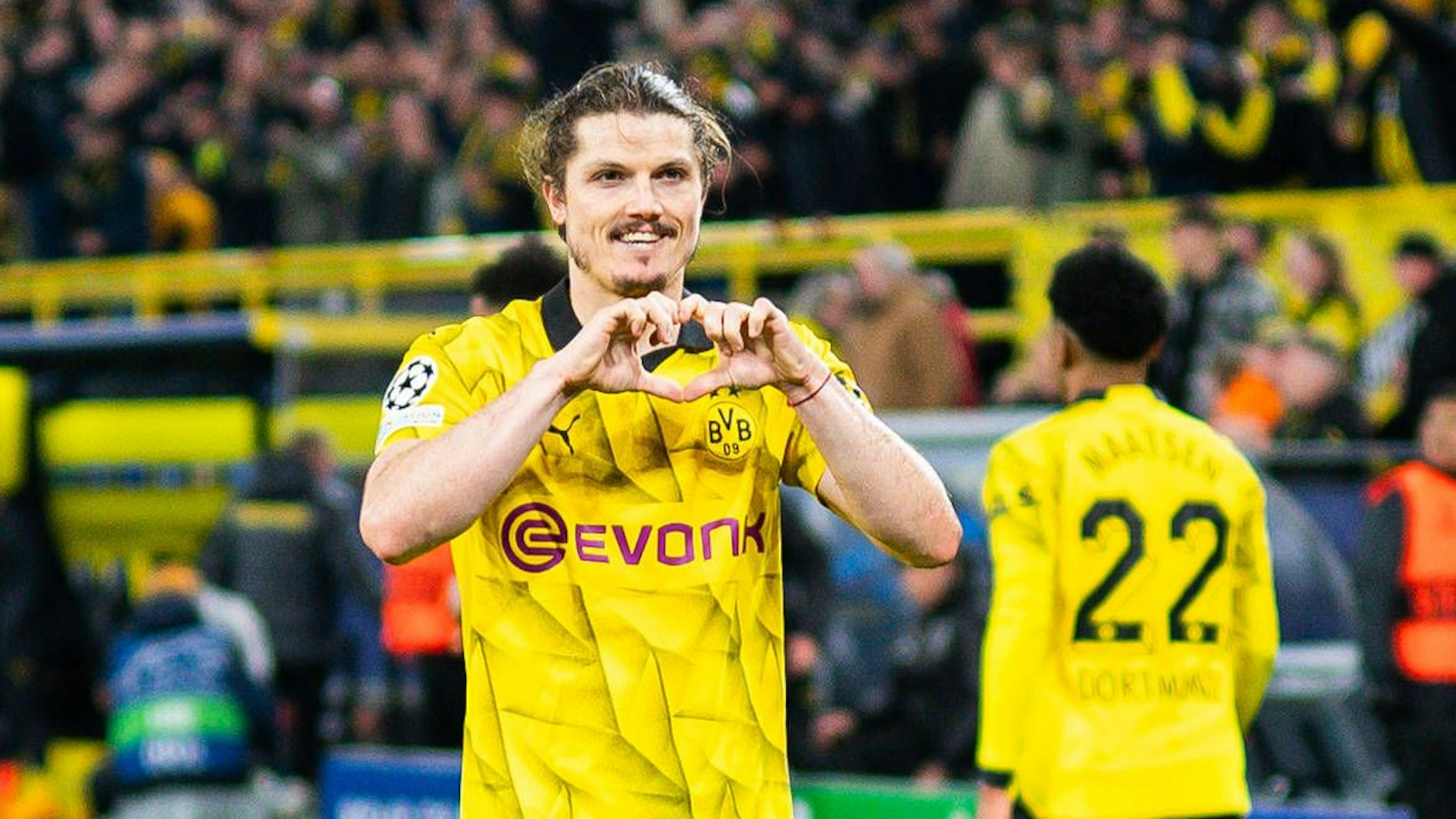 UEFA Champions League, Viertelfinale, Borussia Dortmund - Atletico Madrid: Marcel Sabitzer jubelt nach seinem Tor zum 4:2 in Herzform.&nbsp;