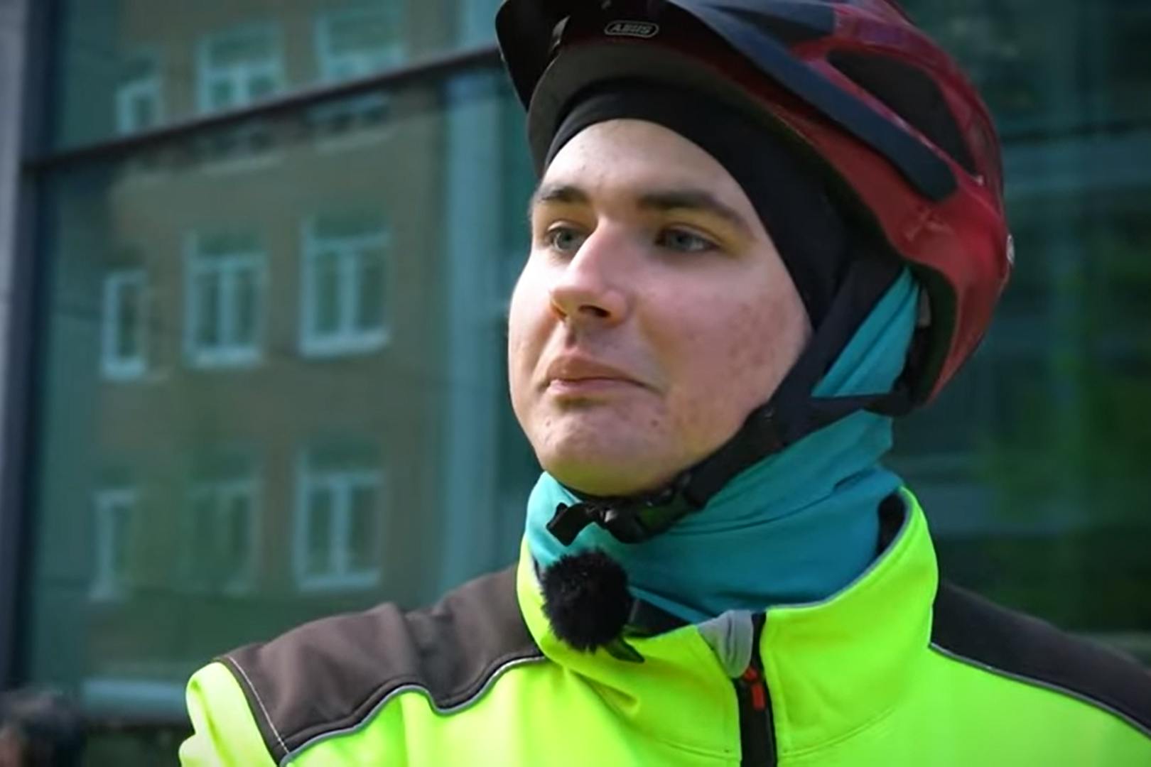 Der Youtube-Star Leon Machère begleitete den Anzeigenhauptmeister bei einem Streifzug durch Hamburg.