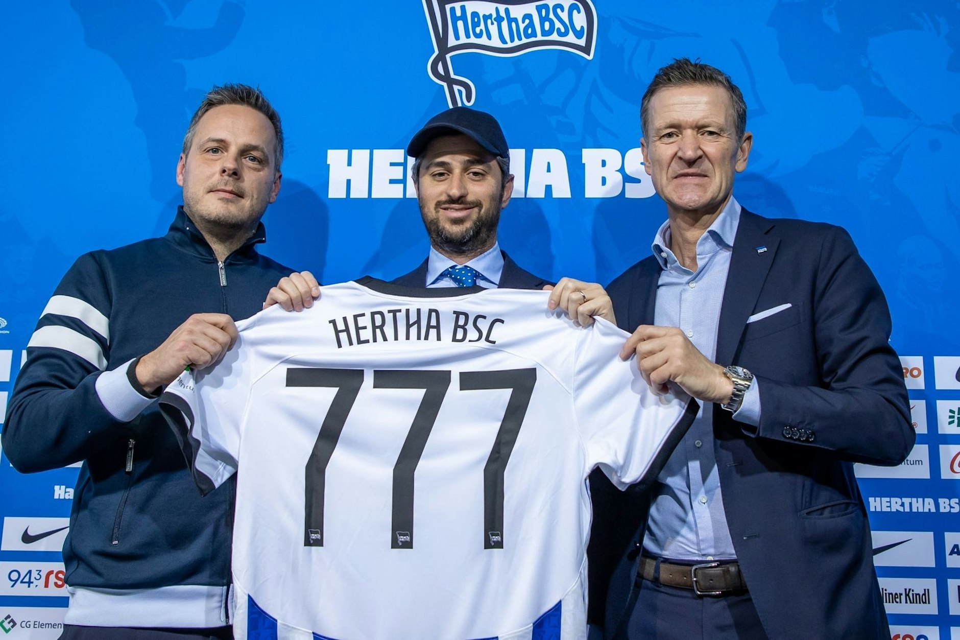 Im März besiegelten (v.l.) der inzwischen verstorbene Kay Bernstein, 777-Partners-CEO Josh Wander und Hertha-Geschäftsführer Thomas E. Herrich die Zusammenarbeit.