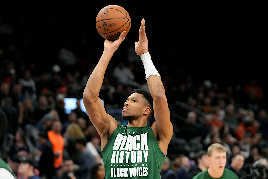 ARCHIV - Nach ersten Untersuchungen gibt es Entwarnung bei der Verletzung von Bucks-Star Giannis Antetokounmpo.  