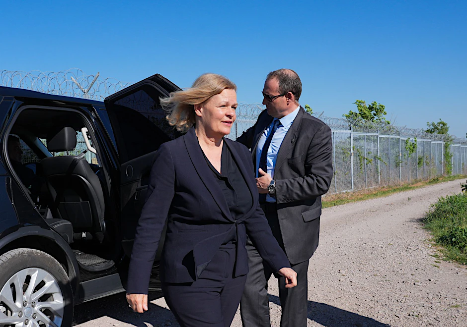 Bundesinnenministerin Nancy Faeser (SPD) besichtigt die «Grüne Grenze» zwischen der Türkei und Bulgarien.  