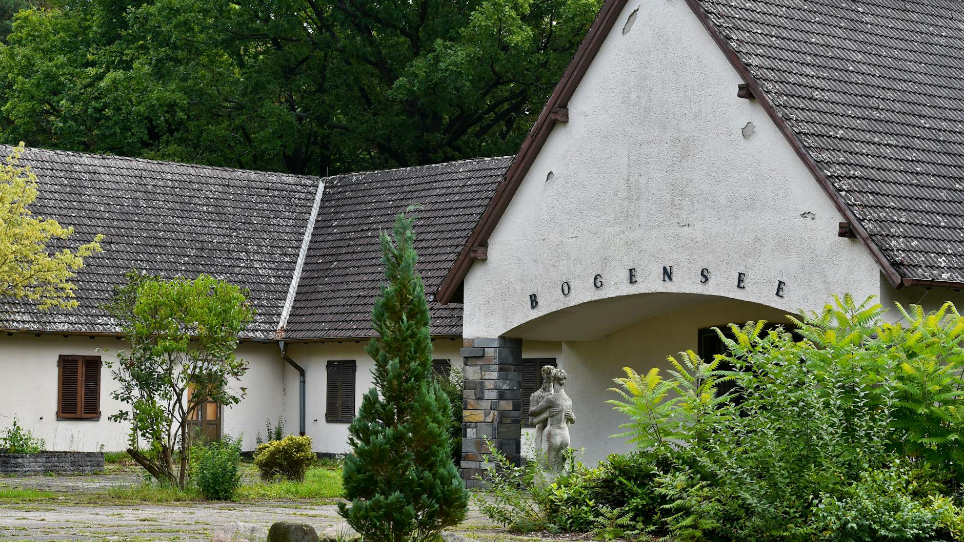 Blick auf den ehemaligen Landsitz von NS-Propagandaminister Goebbels auf dem Gelände der früheren FDJ-Hochschule (Jugendhochschule) in Bogensee nahe Wandlitz
