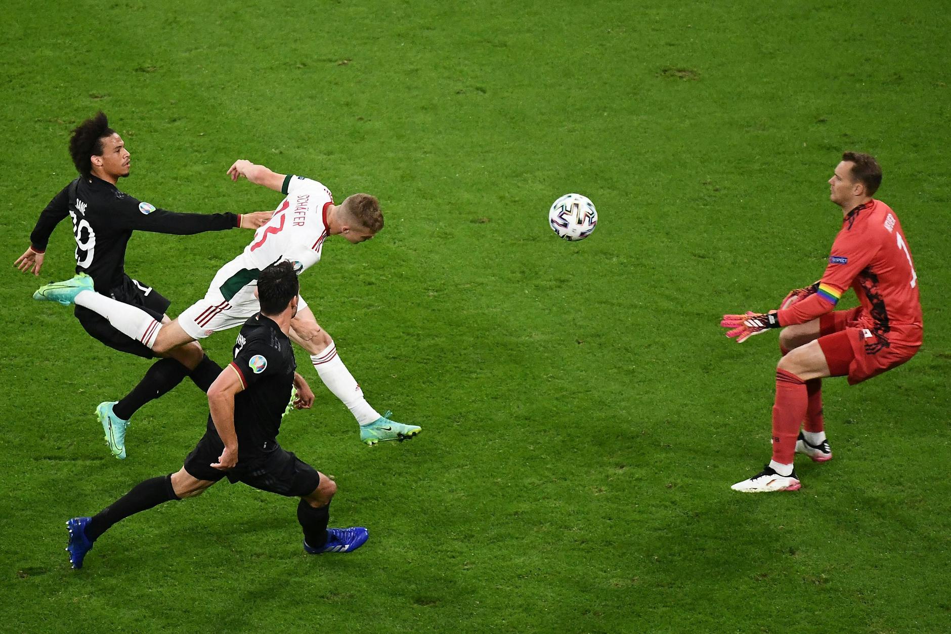 Unions András Schäfer traf für Ungarn beim 2:2 gegen Deutschland bei der EM 2020 spektakulär gegen DFB-Torhüter Manuel Neuer per Kopf.