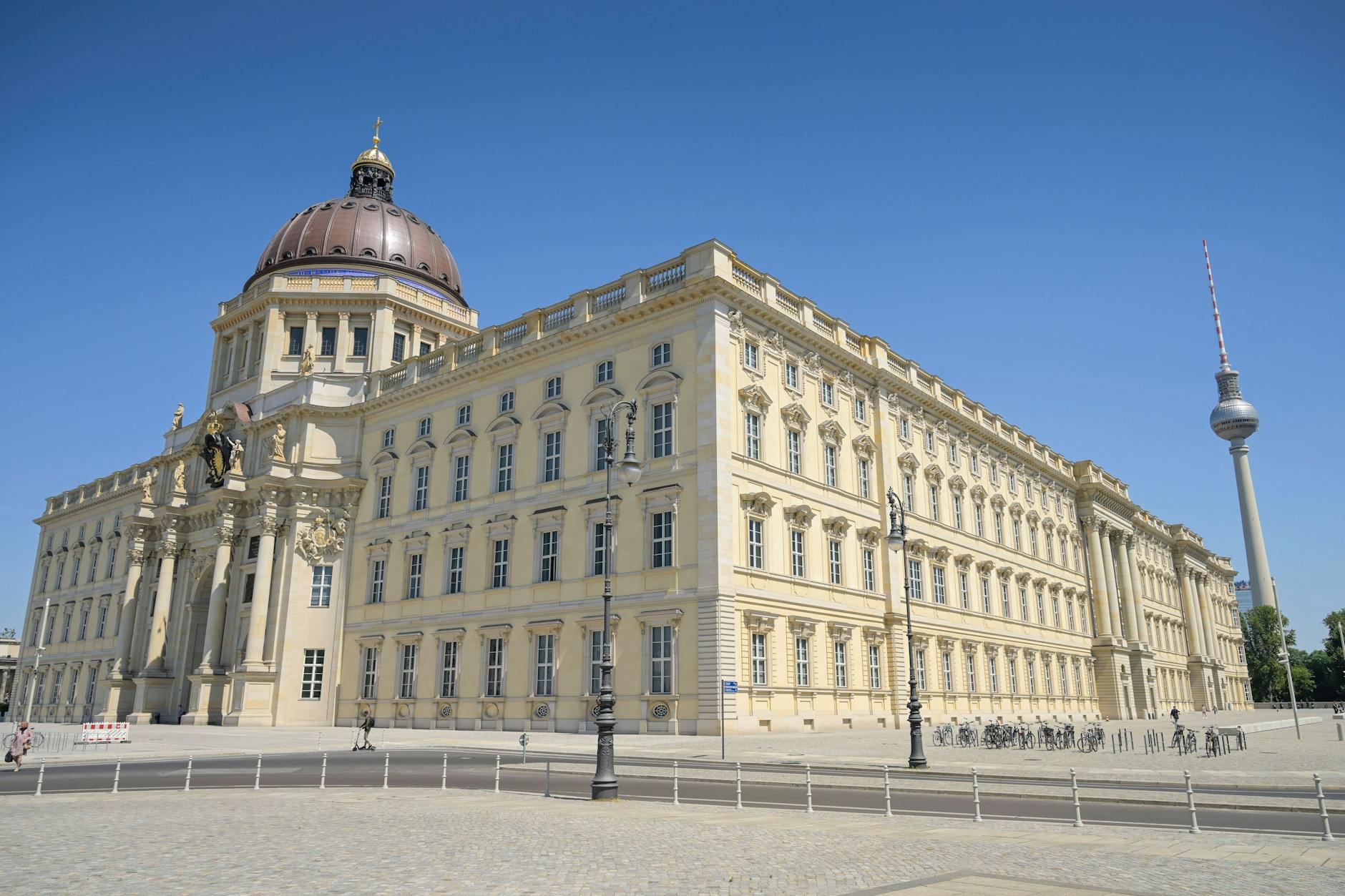 Wurde der Neubau des Stadtschlosses von rechten Spendern ermöglicht? Der Architekt und Professor Philipp Oswalt wirft der Humboldt-Stiftung Lügen vor