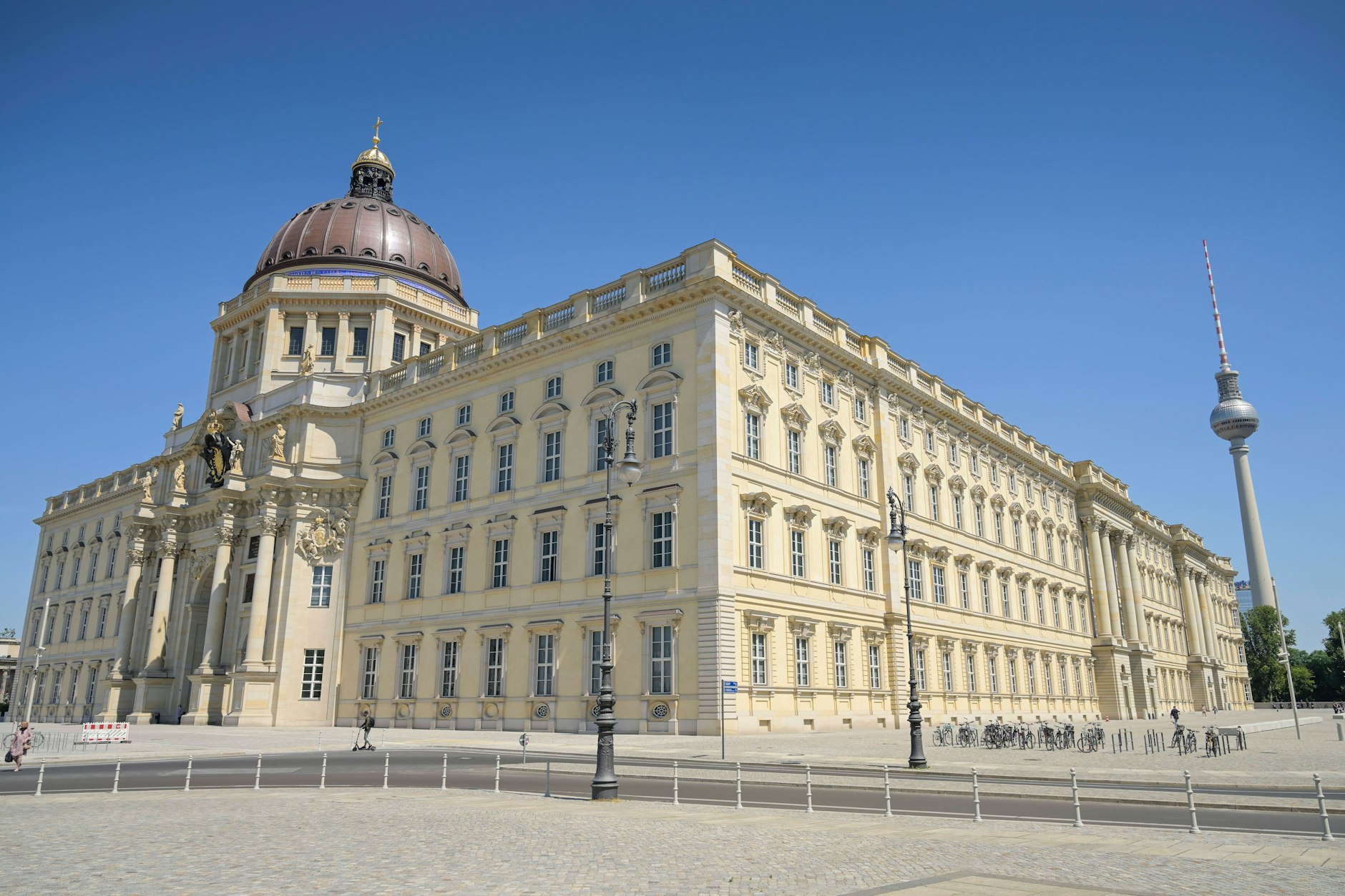 Wurde der Neubau des Stadtschlosses von rechten Spendern ermöglicht? Der Architekt und Professor Philipp Oswalt wirft der Humboldt-Stiftung Lügen vor