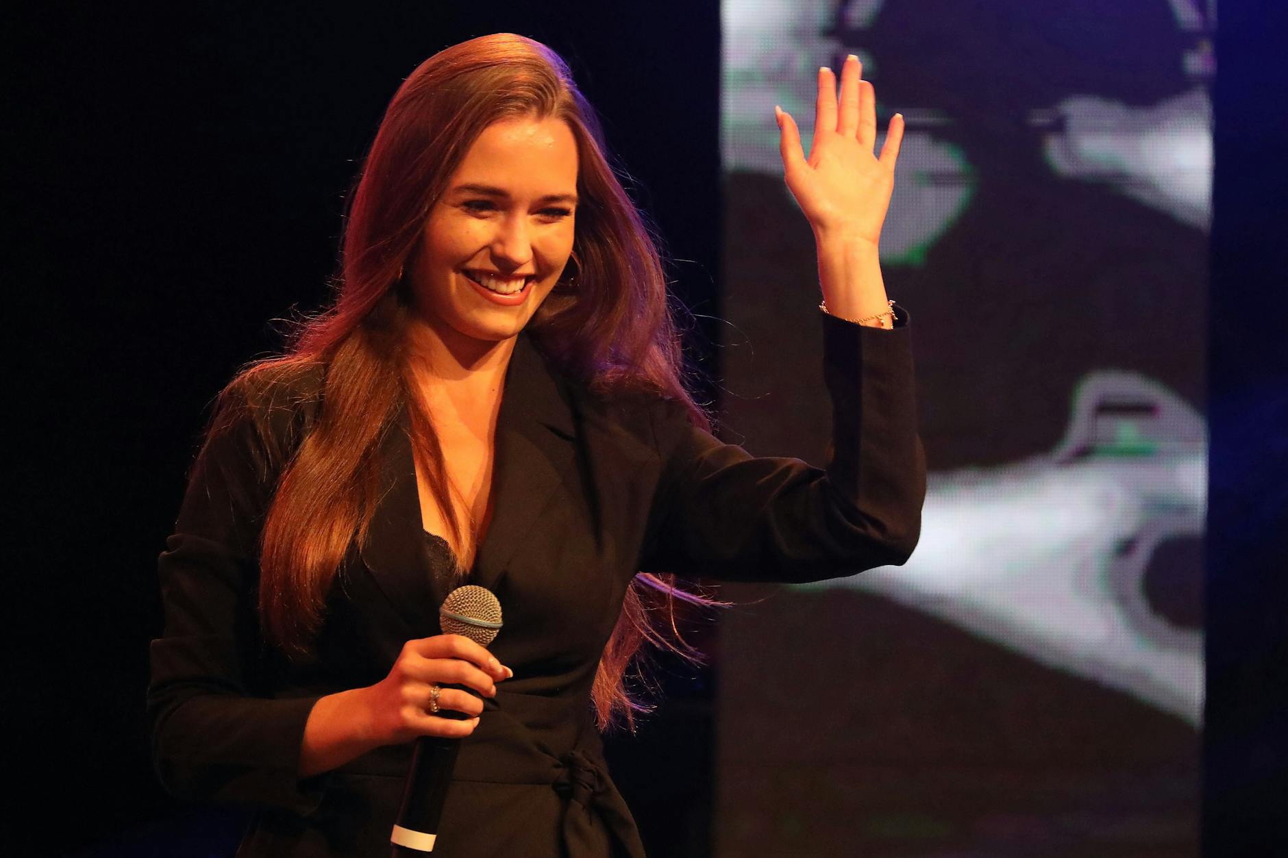 Laura Müller wird ihren ersten Song veröffentlichen.
