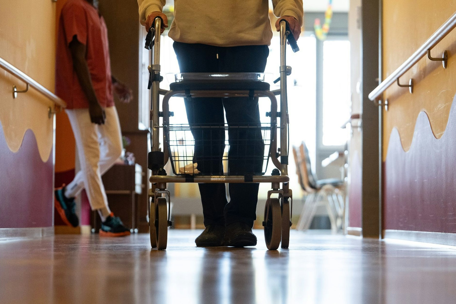 In einem Heim in Friedrichsfelde rückten in der Nacht zu Dienstag Polizei, Feuerwehr und Katastrophenschutz an – weil die vorgeschriebene Fachkraft fehlte.