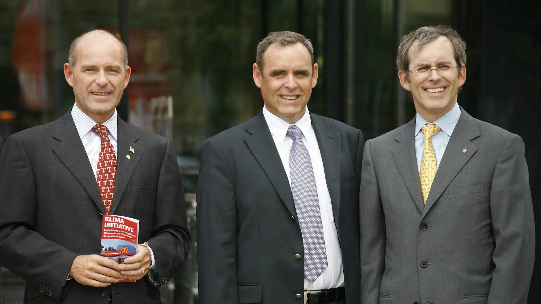 Karl-Erivan Haub im Jahr 2009 mit seinen Brüdern Georg und Christian Haub (von links).