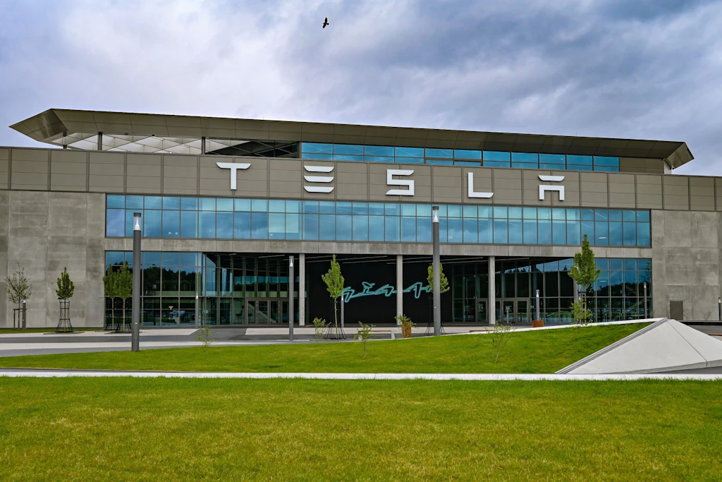 Tesla: Mit dem Rauswurf der Leiharbeiter geht der Stellenabbau jetzt los