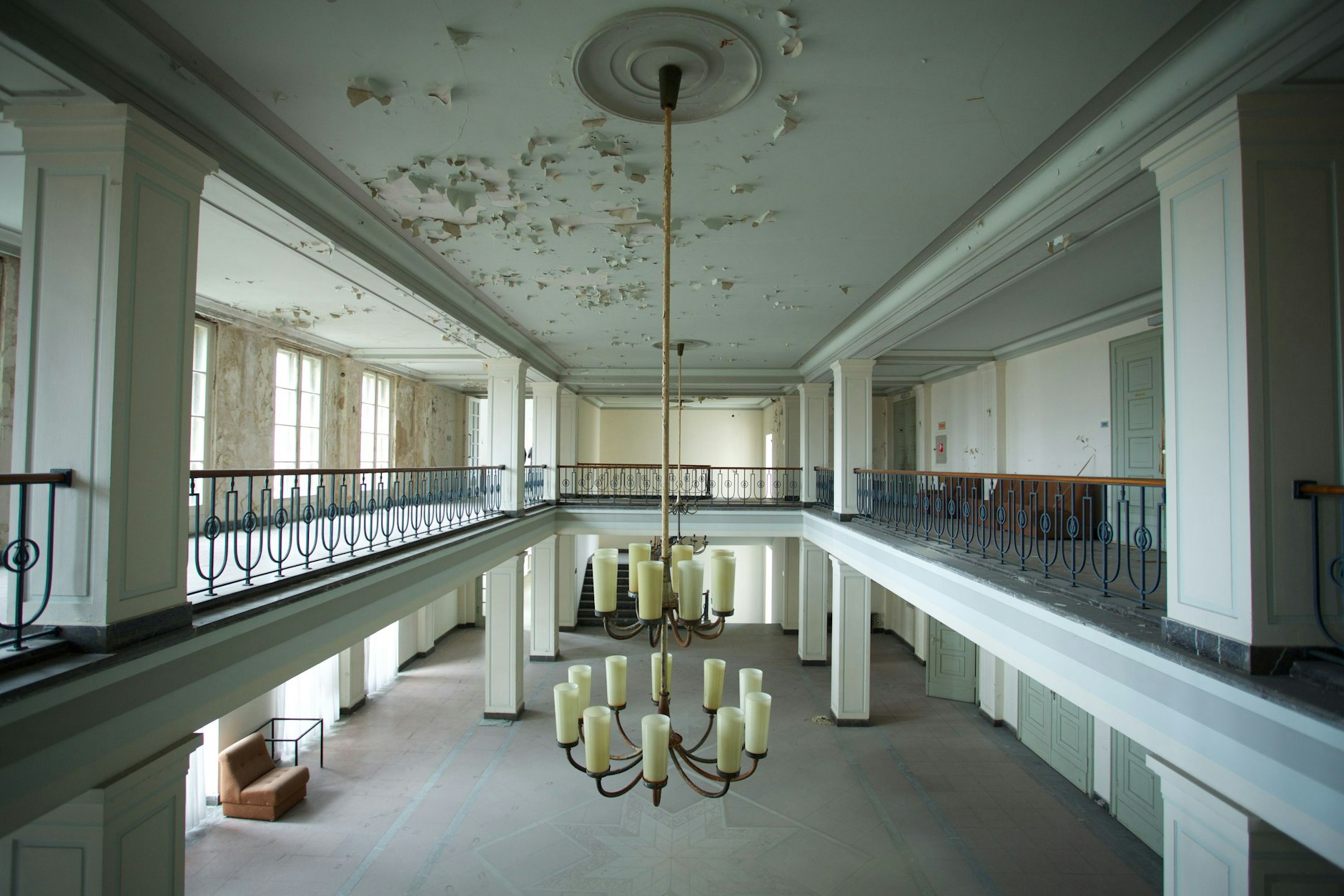 Blick in eines der Gebäude der ehemaligen Jugendhochschule der Freien Deutschen Jugend (FDJ) am Bogensee bei Wandlitz.