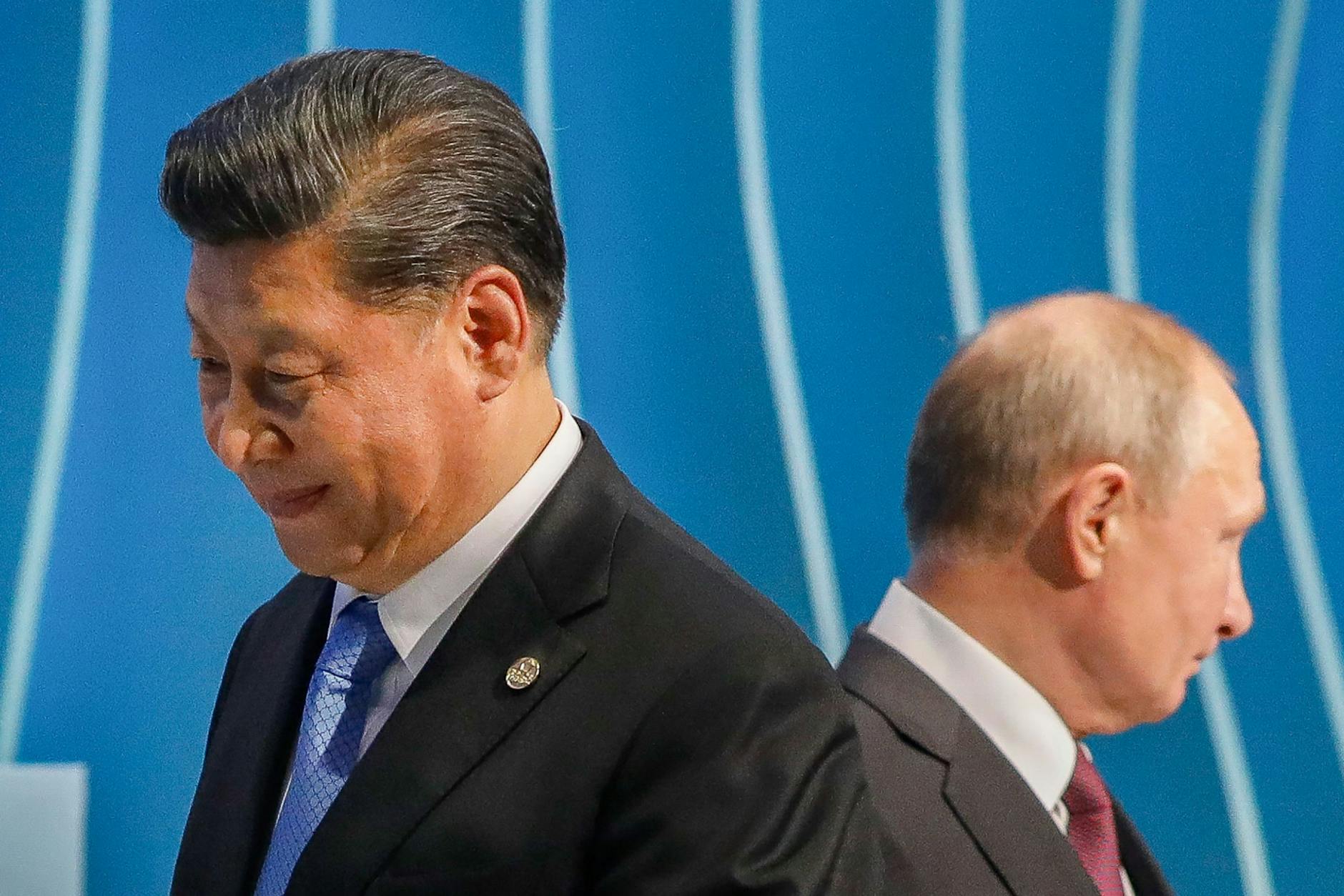 Wladimir Putin (R) und Xi Jinping am 11. BRICS-Gipfel in Brasilien