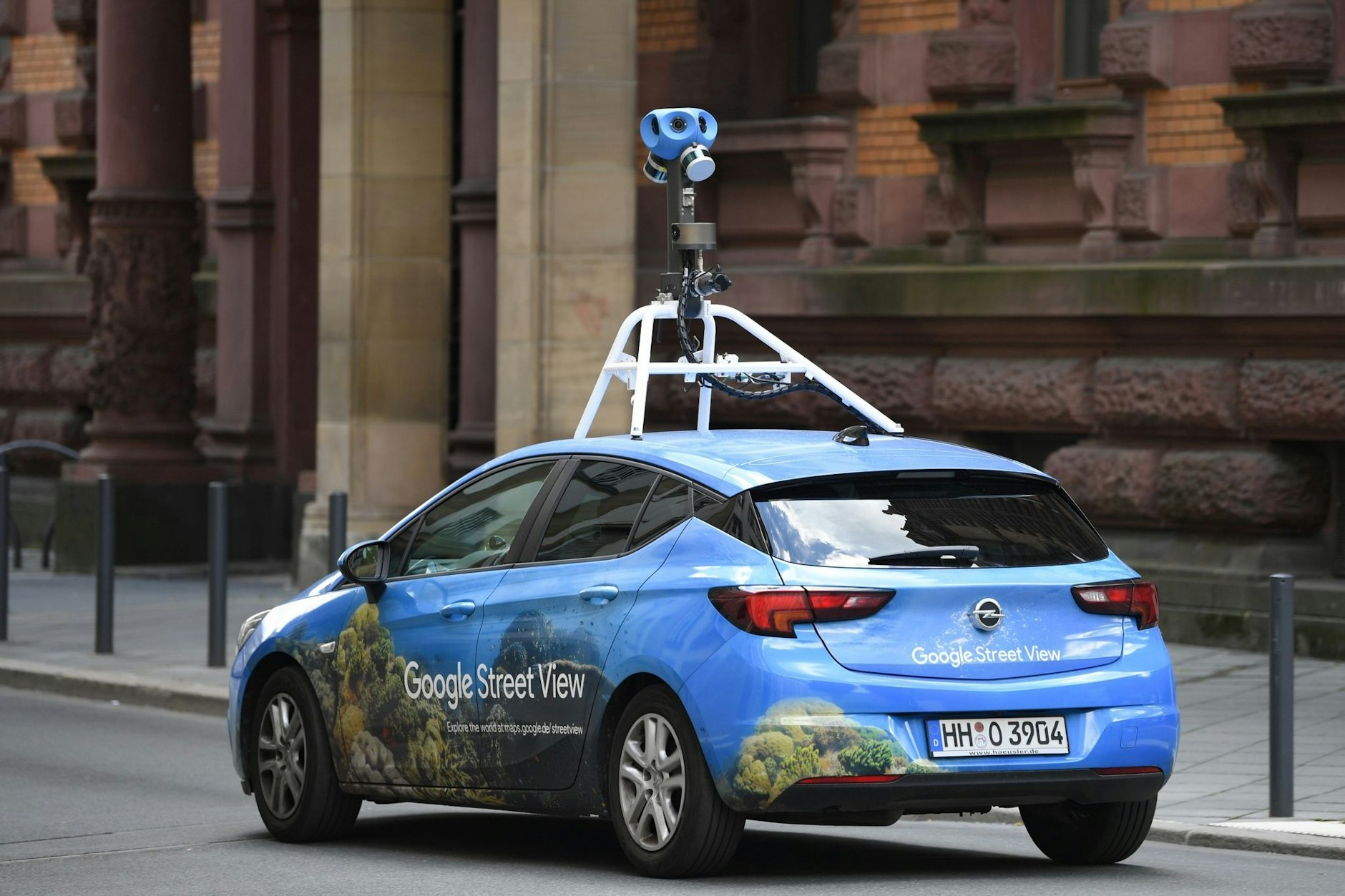 Wie Konkurrent Google ist auch Apple demnächst mit Autos und Kameras auf den Straßen unterwegs. 