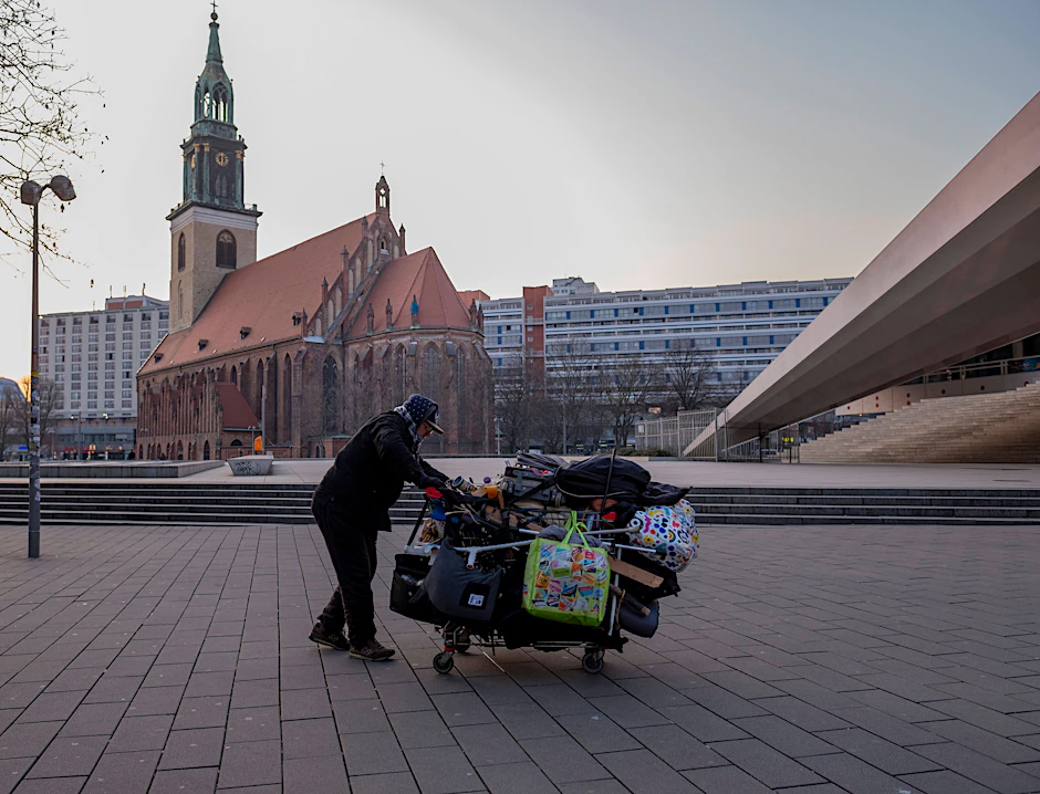 In Berlin leben Tausende Menschen auf der Straße: Am Alexanderplatz in Berlin-Mitte gibt es besonders viele Wohnungslose.
