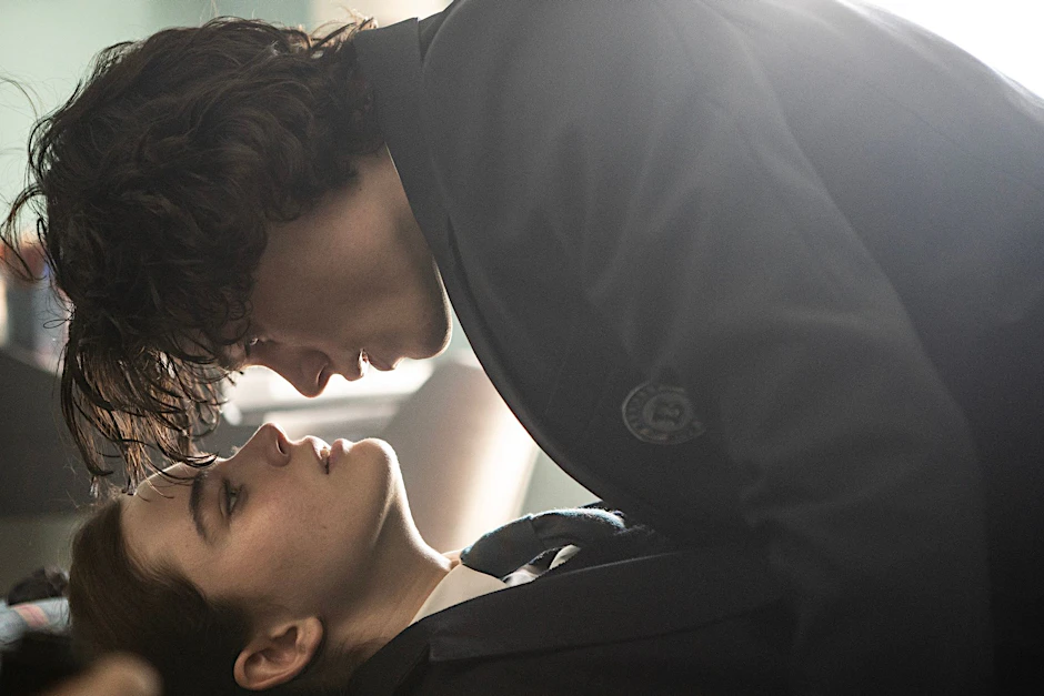 HANDOUT - Caterina Ferioli (unten) und Simone Baldasseroni spielen in der Netflix-Romanverfilmung «Der Tränenmacher» mit.  