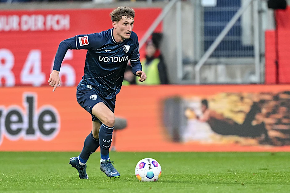 ARCHIV - Bochums Patrick Osterhage wechselt im Sommer zum SC Freiburg.  