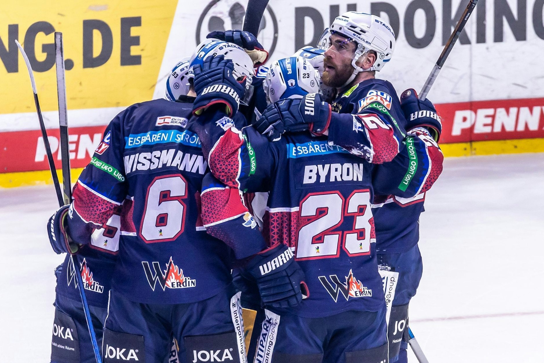 Die Eisbären konnten die Serie gegen Bremerhaven ausgleichen. Sie gewannen in Berlin 5:3. 
