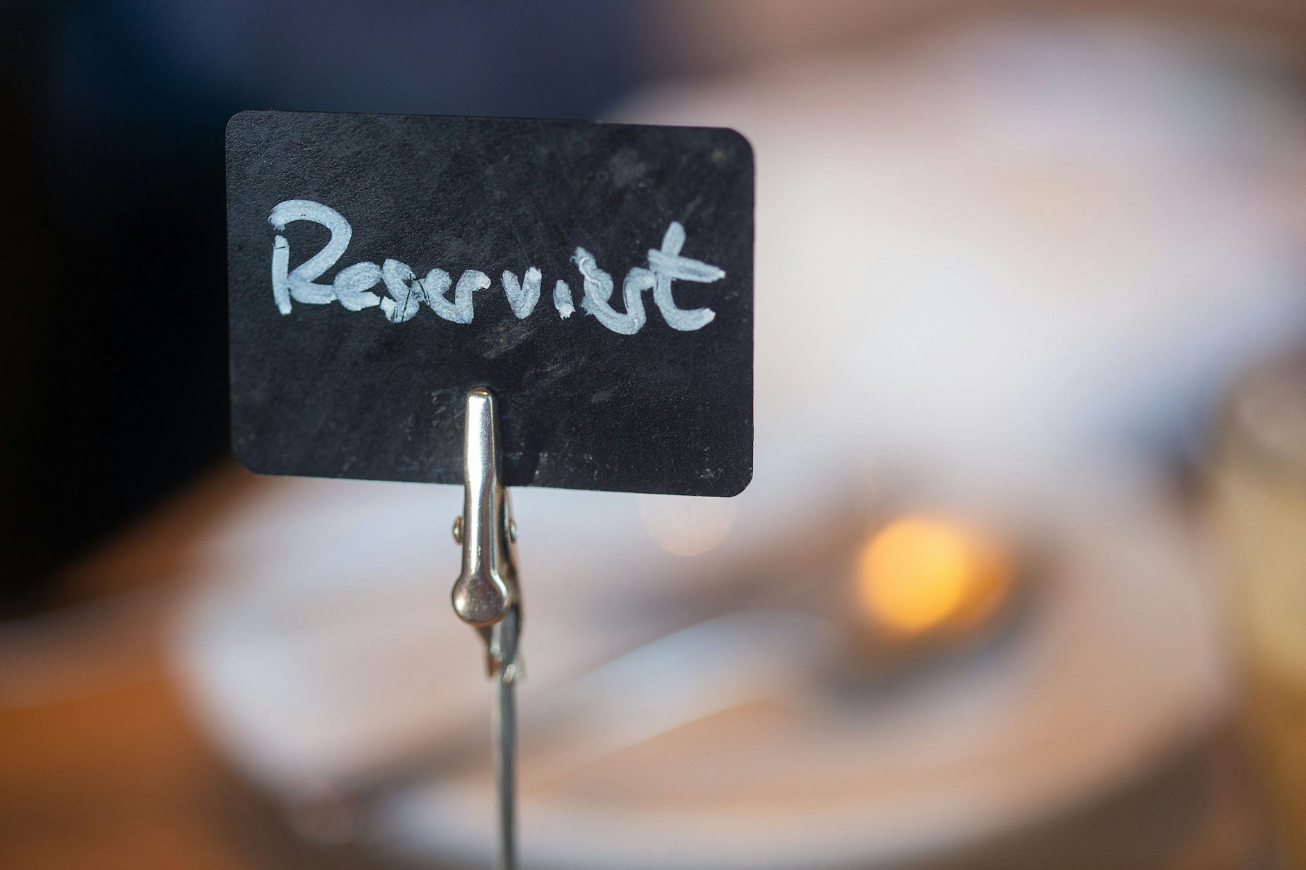 Wer im Restaurant einen Tisch reserviert und nicht erscheint, kann vom Wirt zur Kasse gebeten werden. 