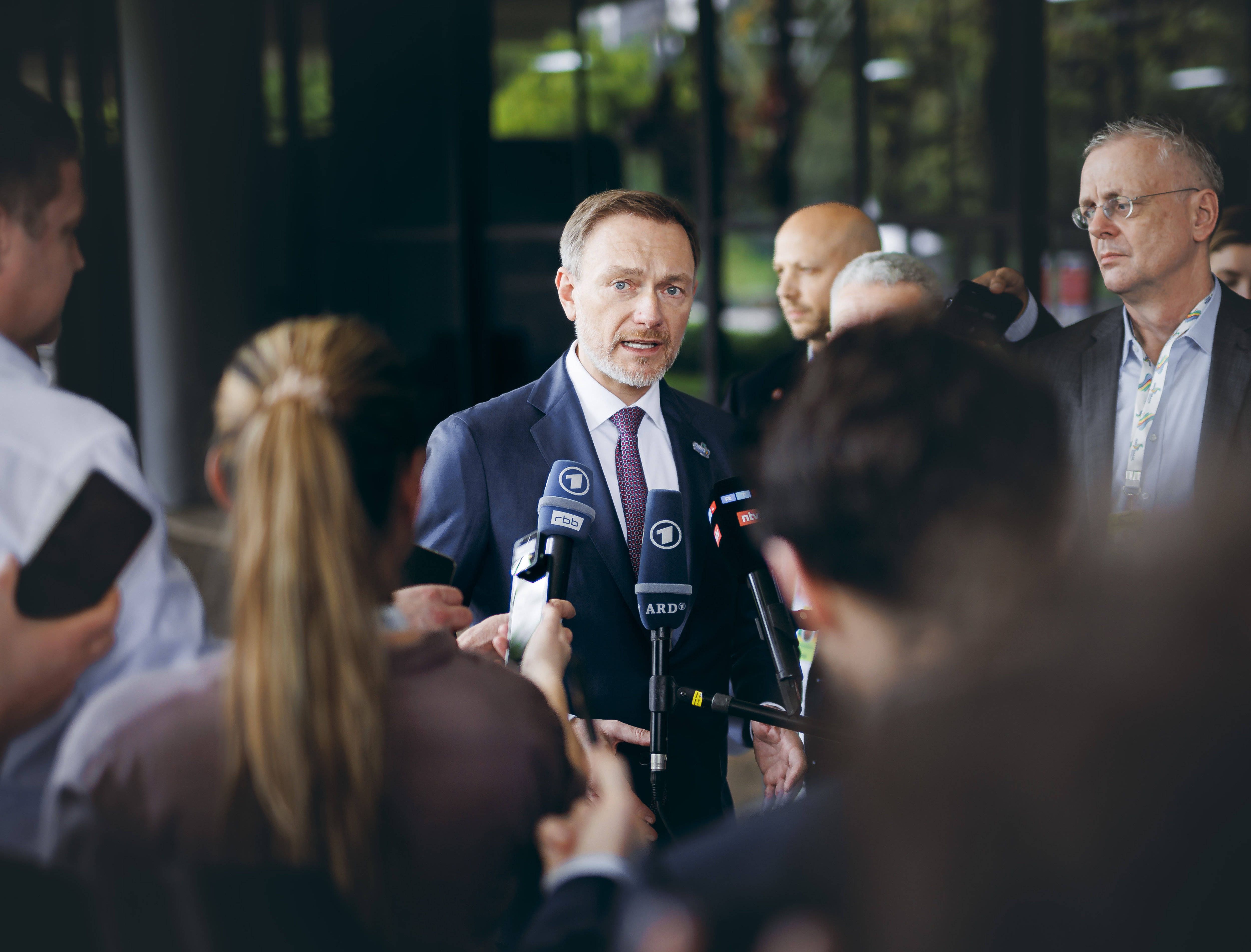 Klassenkampf? Die Mittelschicht wird ausgenommen wie eine Weihnachtsgans