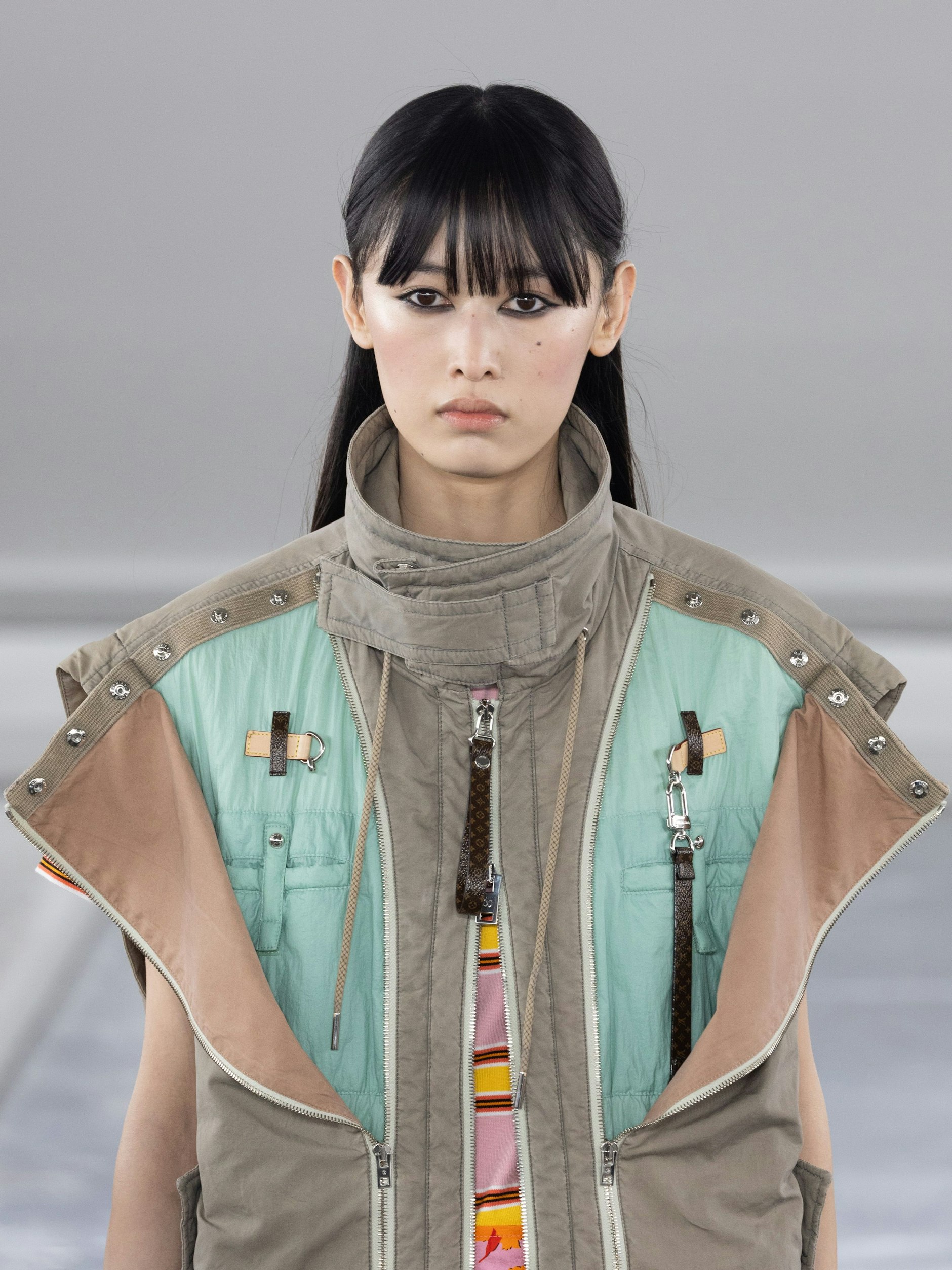 Pastellige Kontraststoffe, die nach Wahl freigelegt werden können: der 80er-Jahre-Style in der Luxusvariante von Louis Vuitton.