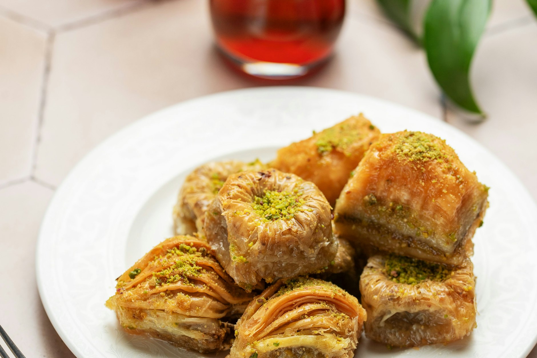 Baklava gibt es in Berlin vor allem nach türkischer Machart - ganz traditionell mit Pistazien.