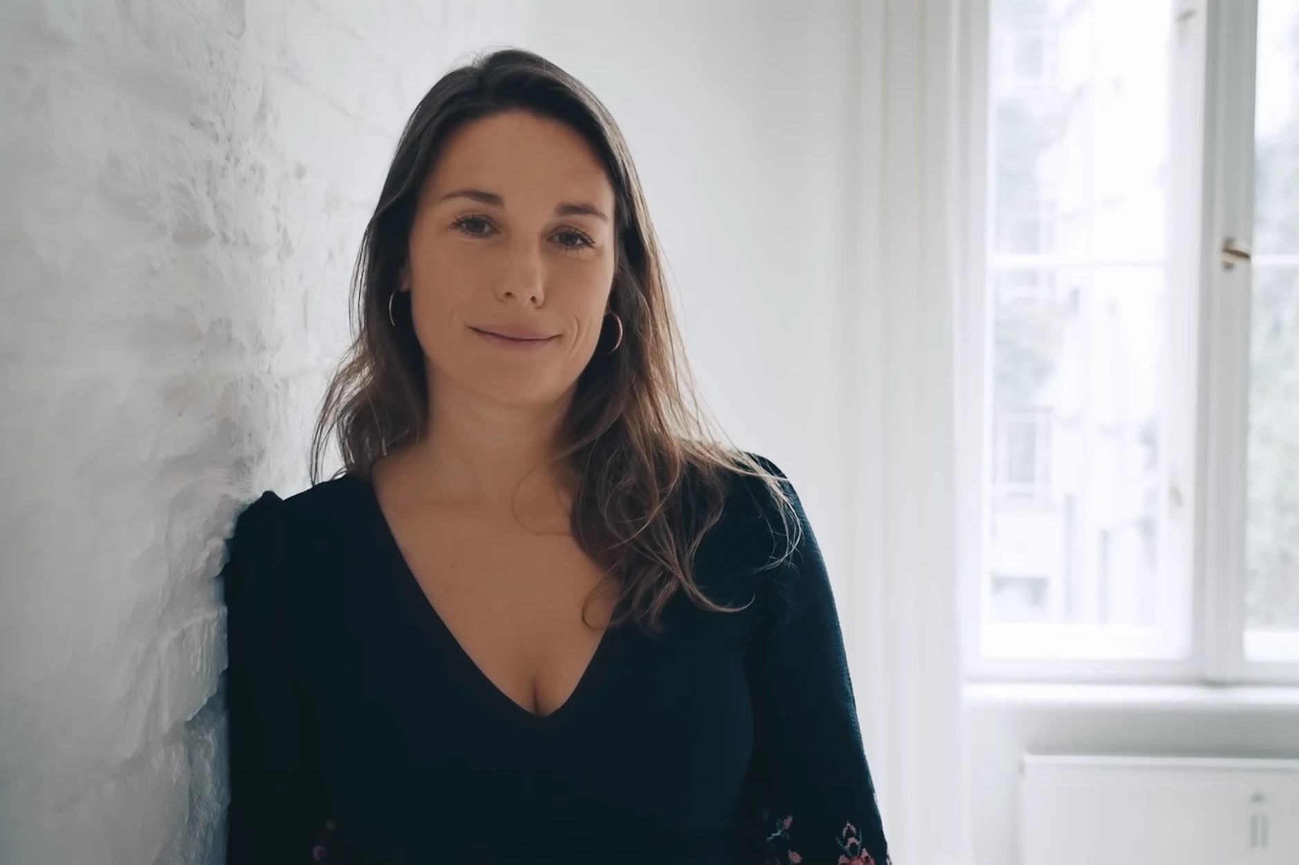 Tina-Maria Aigner in ihrem #allesdichtmachen-Clip