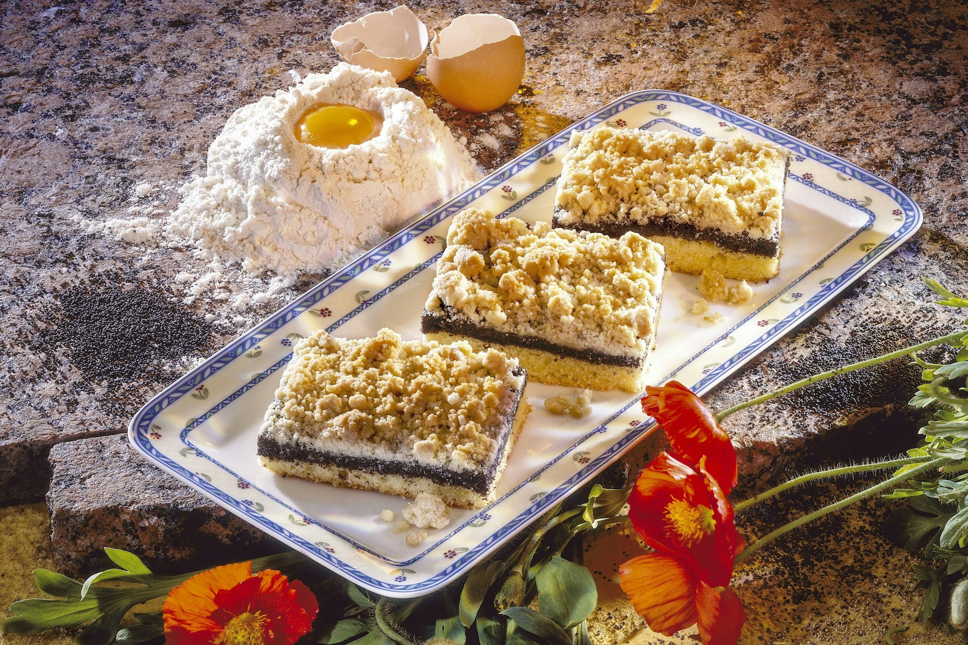 Lecker und schnell gemacht: Omas Mohnkuchen mit Pudding und Streuseln ist nicht schwer - und das Rezept ist etwas für echte Genießer!