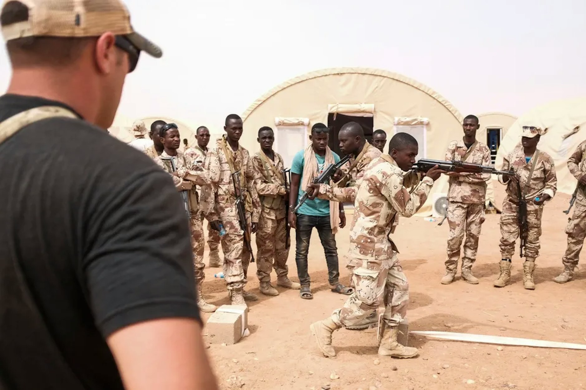 Militärberater der US Special Forces bilden im Jahr 2018 in Agadez, Niger, einheimische Soldaten aus.