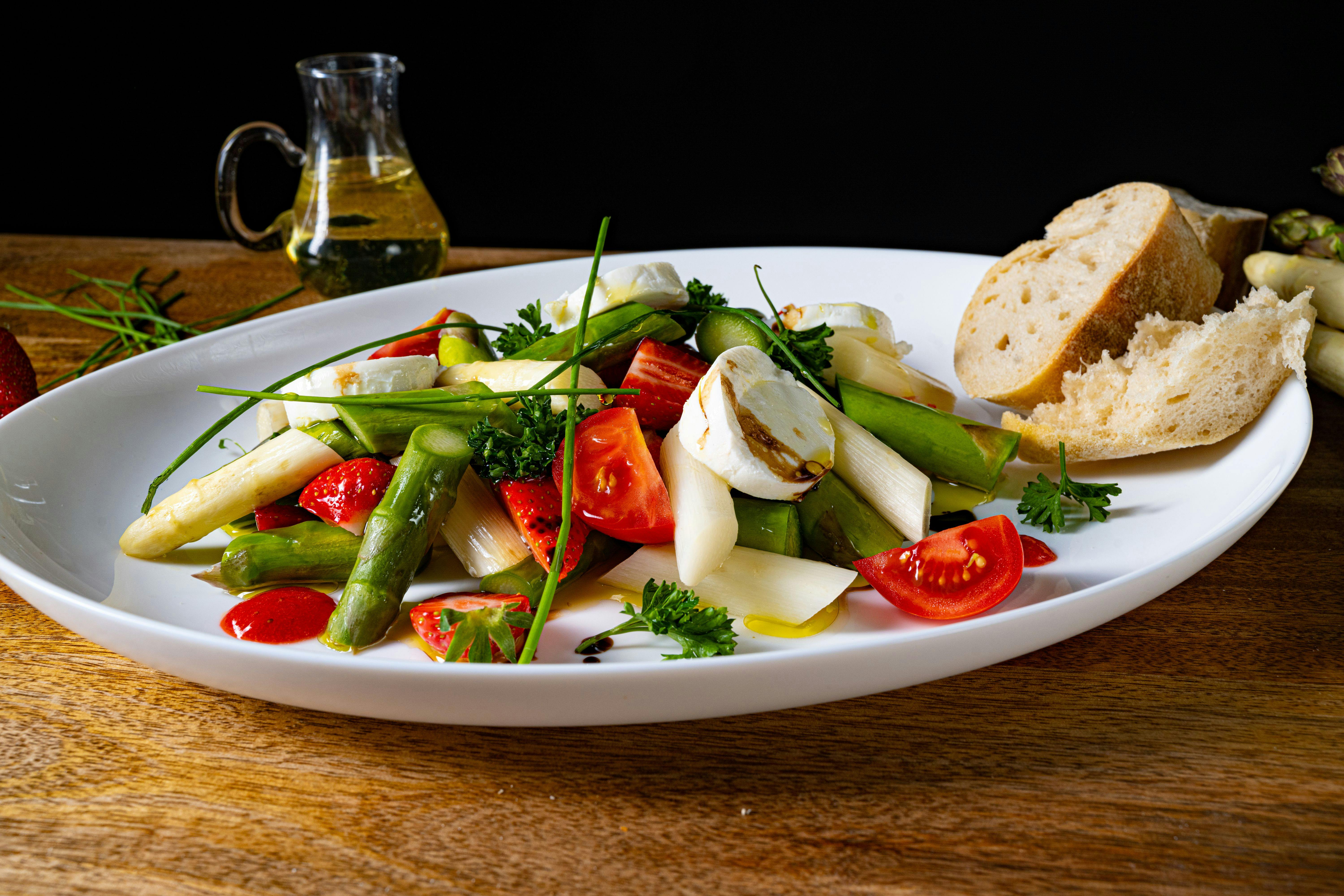 Spargelsalat mit grünem Spargel – so einfach, so lecker! Spargelsalat mit grünem Spargel – so einfach, so lecker!