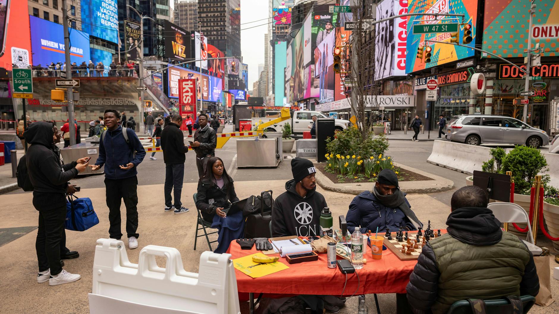 Nigerianer kamen nach New York, um Tunde Onakoy zu unterstützen.