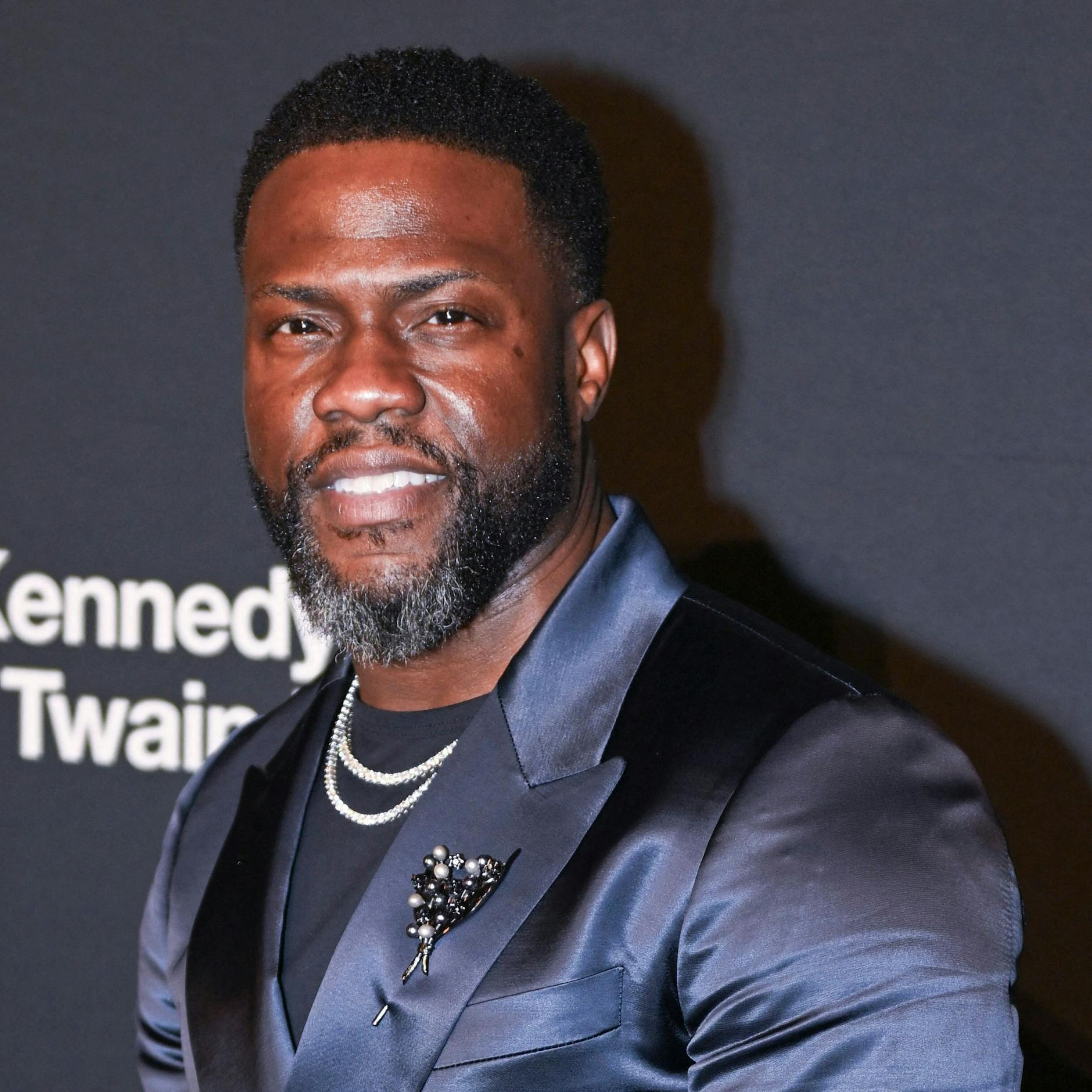 Komiker Kevin Hart wünscht, von Schönheiten umgeben zu sein.