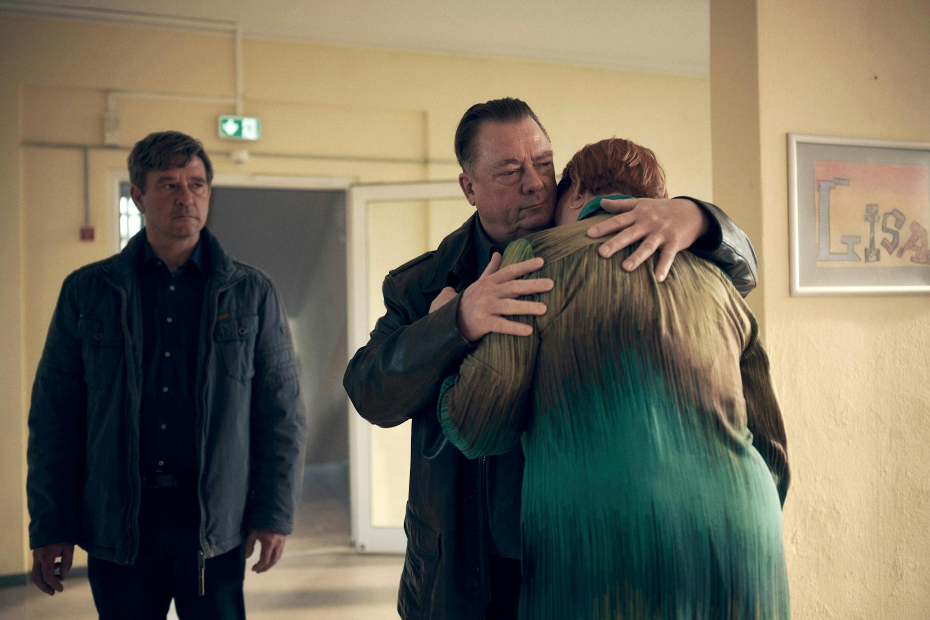 Der ARD-„Polizeiruf 110“an diesem Sonntag (21. April) heißt: „Der Dicke liebt“. Henry Koitzsch (Peter Kurth) und Michael Lehmann (Peter Schneider) treffen während der Ermittlungen auf Monika Hollig (Susanne Böwe). 