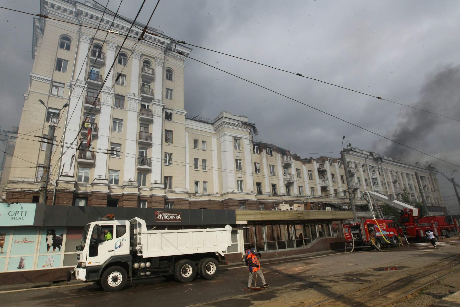 Durch einen russischen Raketenangriff zerstörtes Gebäude in der Stadt Dnipro: Die Ukraine soll beschlagnahmtes russisches Vermögen erhalten, um damit die Schäden auszugleichen, die Russland im Krieg gegen das Land verursacht hat.