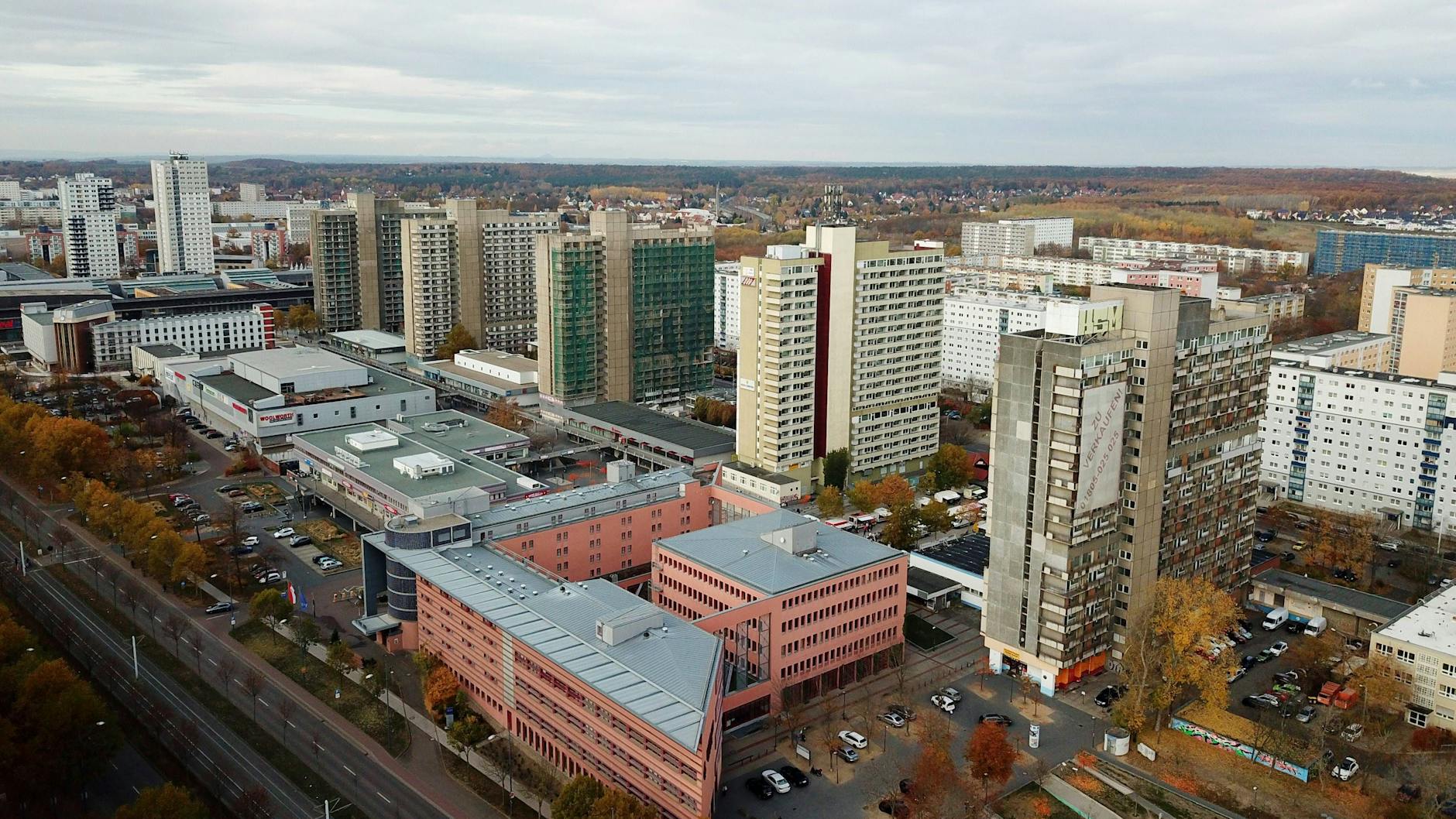 In Halle-Neustadt wurde auch einige Gebäude unter Denkmalschutz gestellt.