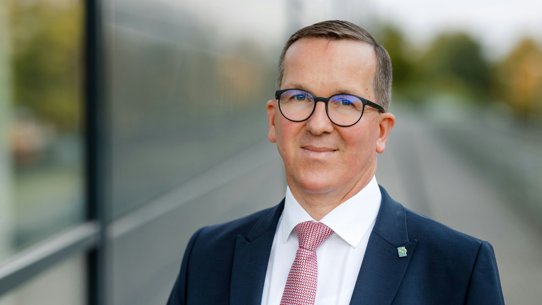 Frank Emrich vom Verband der Thüringer Wohnungs- und Immobilienwirtschaft spricht sich gegen eine massive Ausweitung des Denkmalschutzes für DDR-Plattenbauten aus.