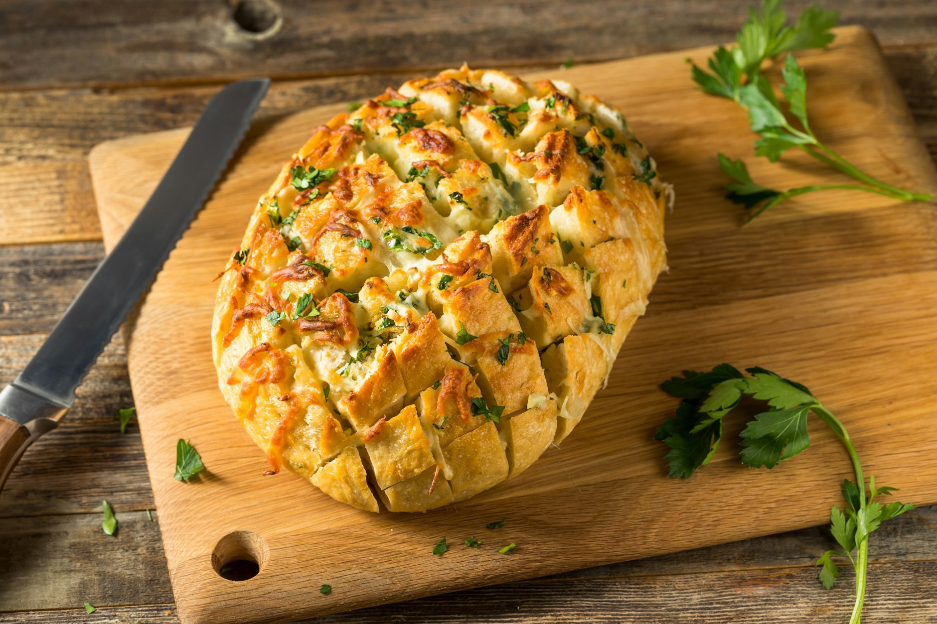 Mit der Heißluftfritteuse wird aus dem Käsebrot was ganz Besonderes.