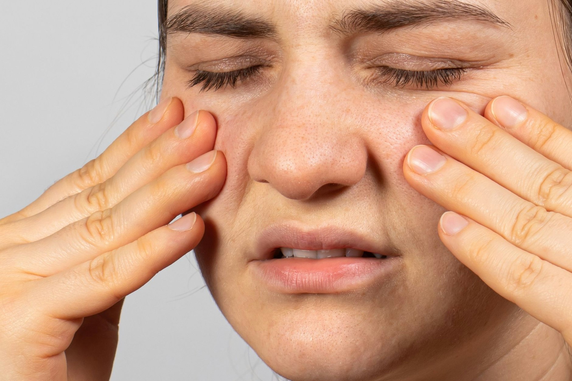 Die junge Frau wachte mit Nasenschmerzen auf, bekam kurz darauf die Diagnose Nasenkrebs.
