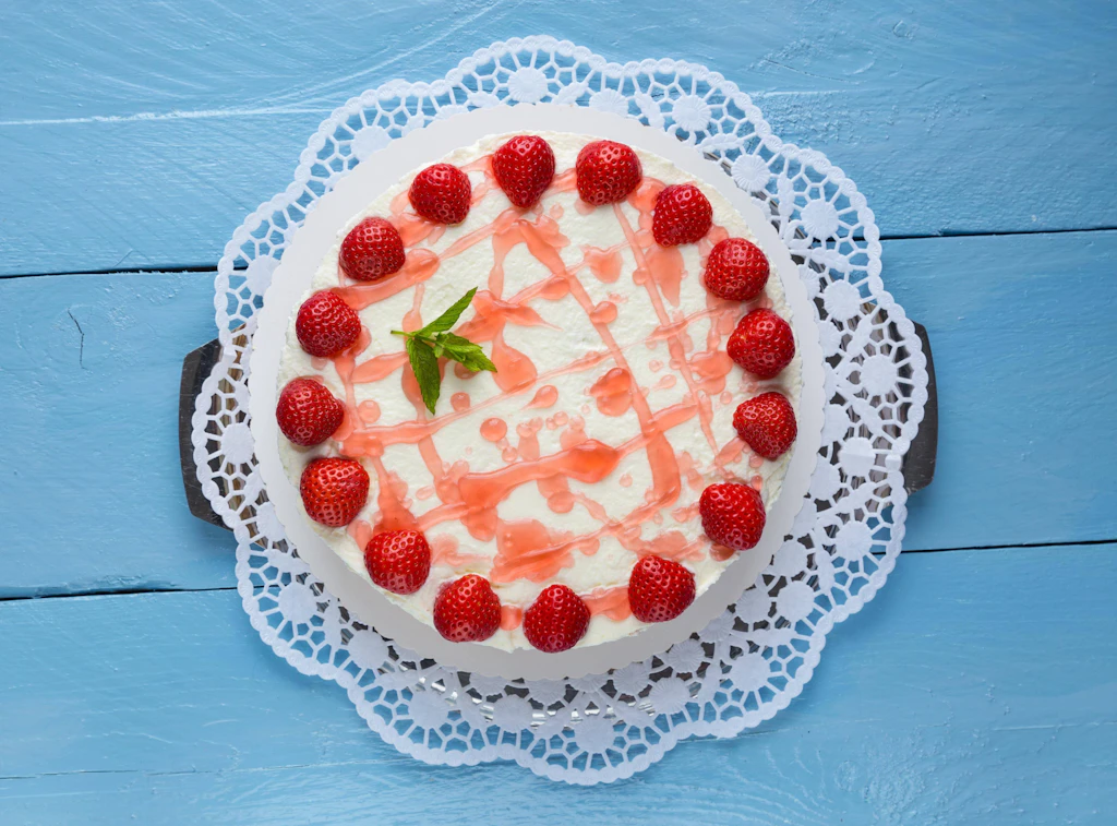 Leckeres Rezept für saftig-sahnigen Erdbeerkuchen ohne Backen