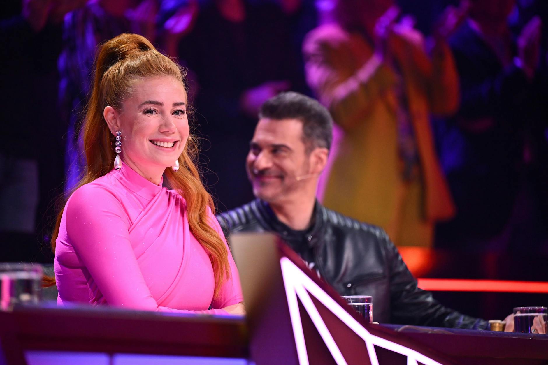 Palina Rojinski und Rick Kavanian gehören in dieser Staffel von Masked Singer zum Rateteam.