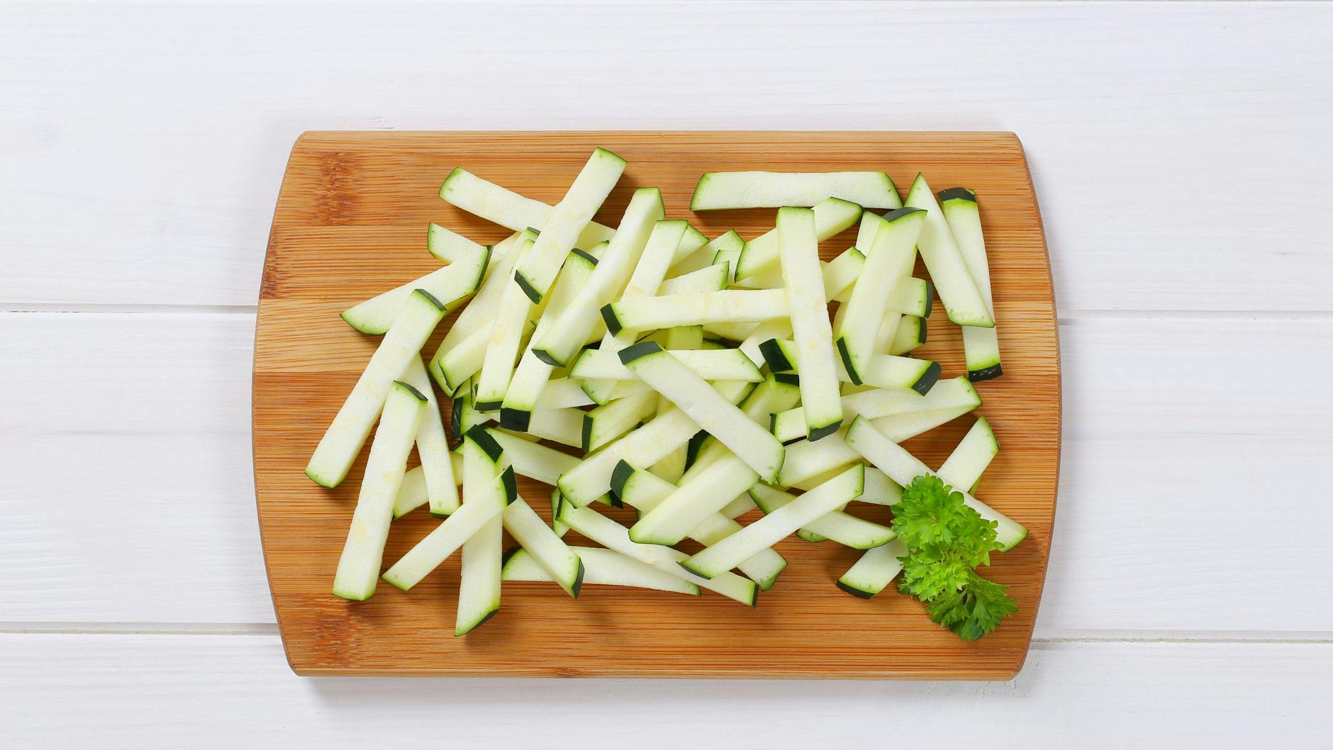Zucchini-Pommes sind lecker, leicht und das perfekte Abendbrot. Das Rezept ist einfach genial.