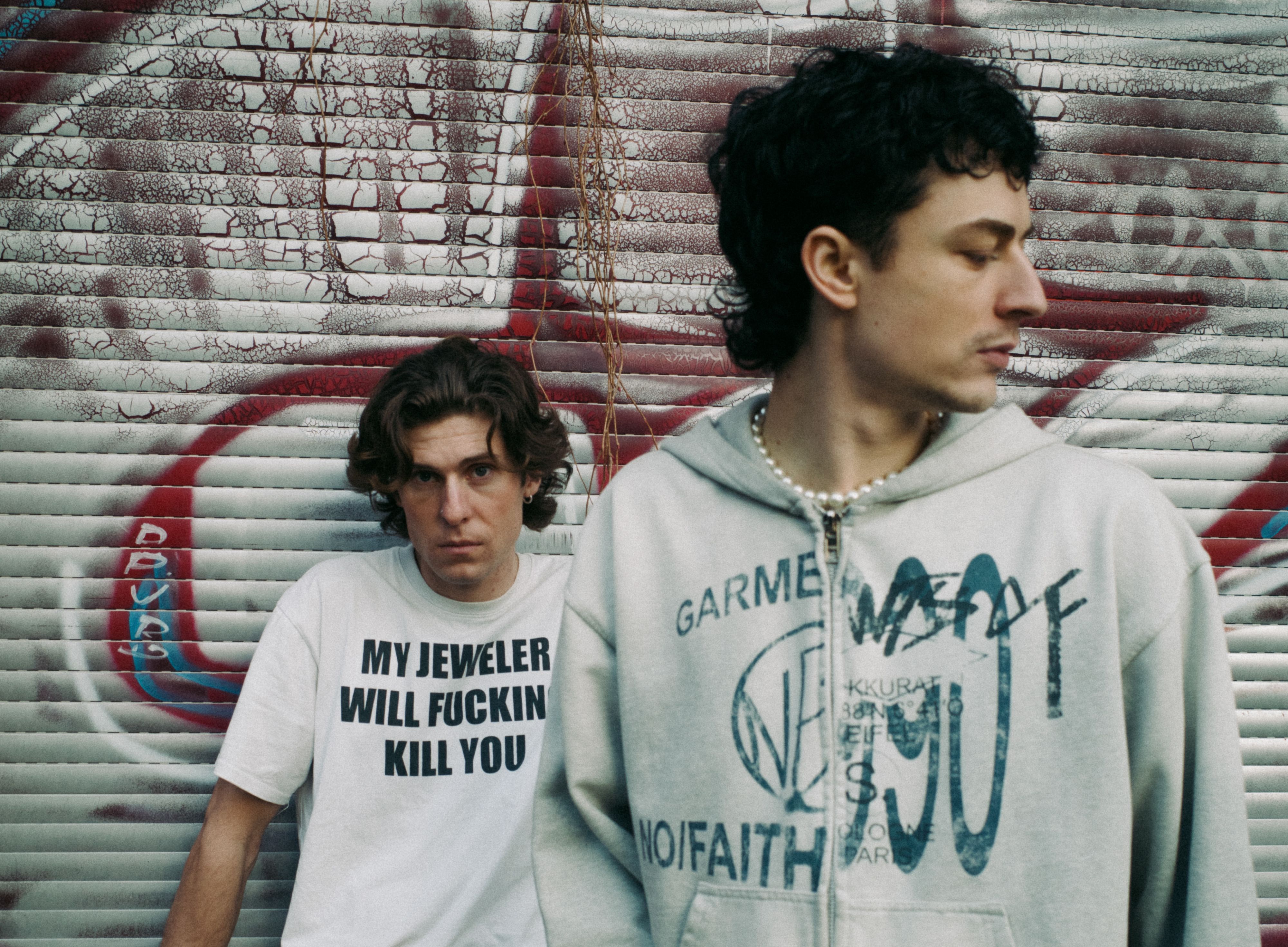 „Die Straße stinkt nach Pisse und Benzin“: Sam James und Tom Blanc über Berlin