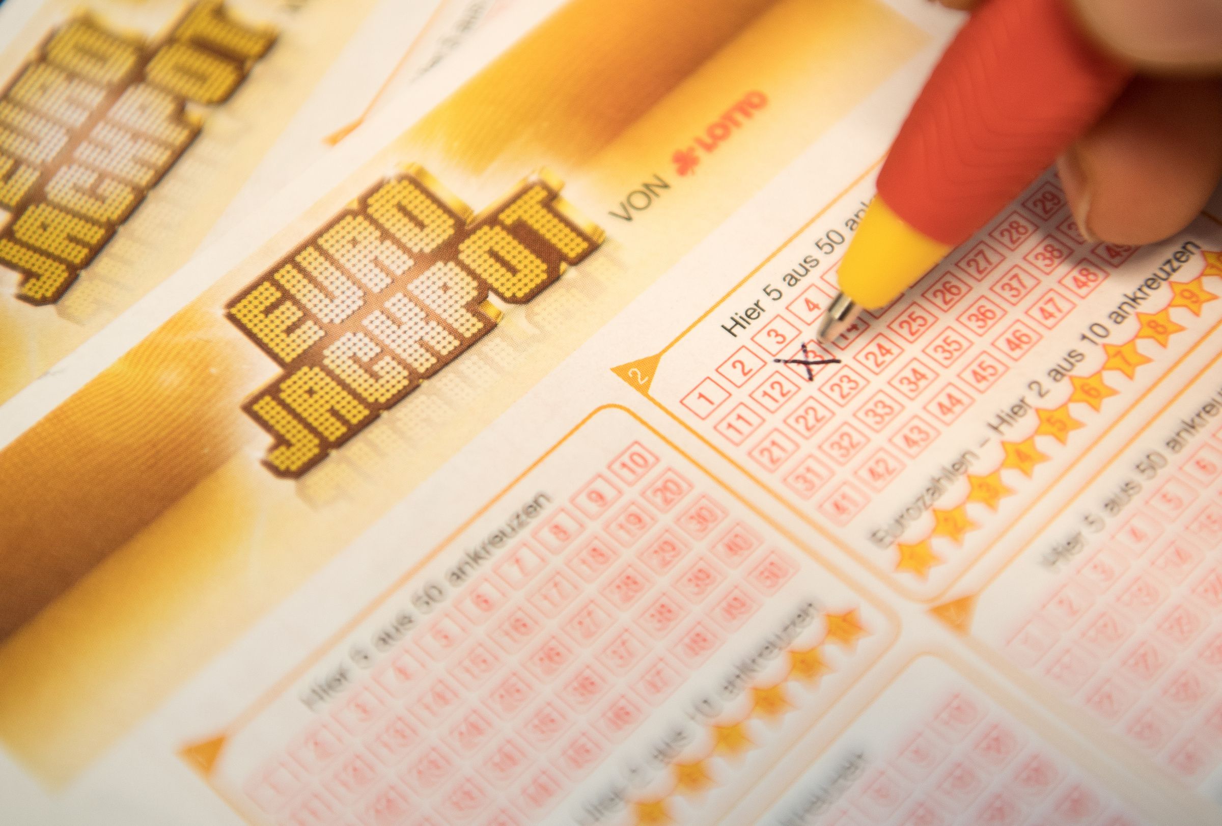 120 Millionen Euro im Topf! Wie hoch sind meine Chancen beim Eurojackpot?