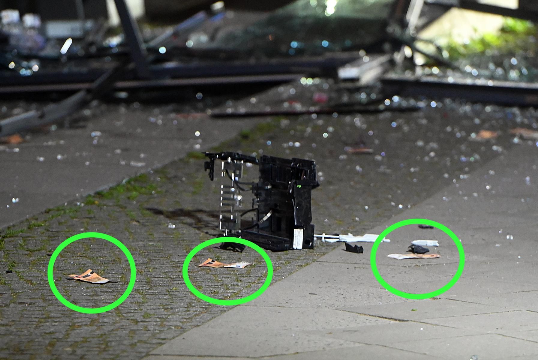 VIDEO: Geld liegt auf der Straße – Bankfiliale in Zehlendorf in die Luft gesprengt