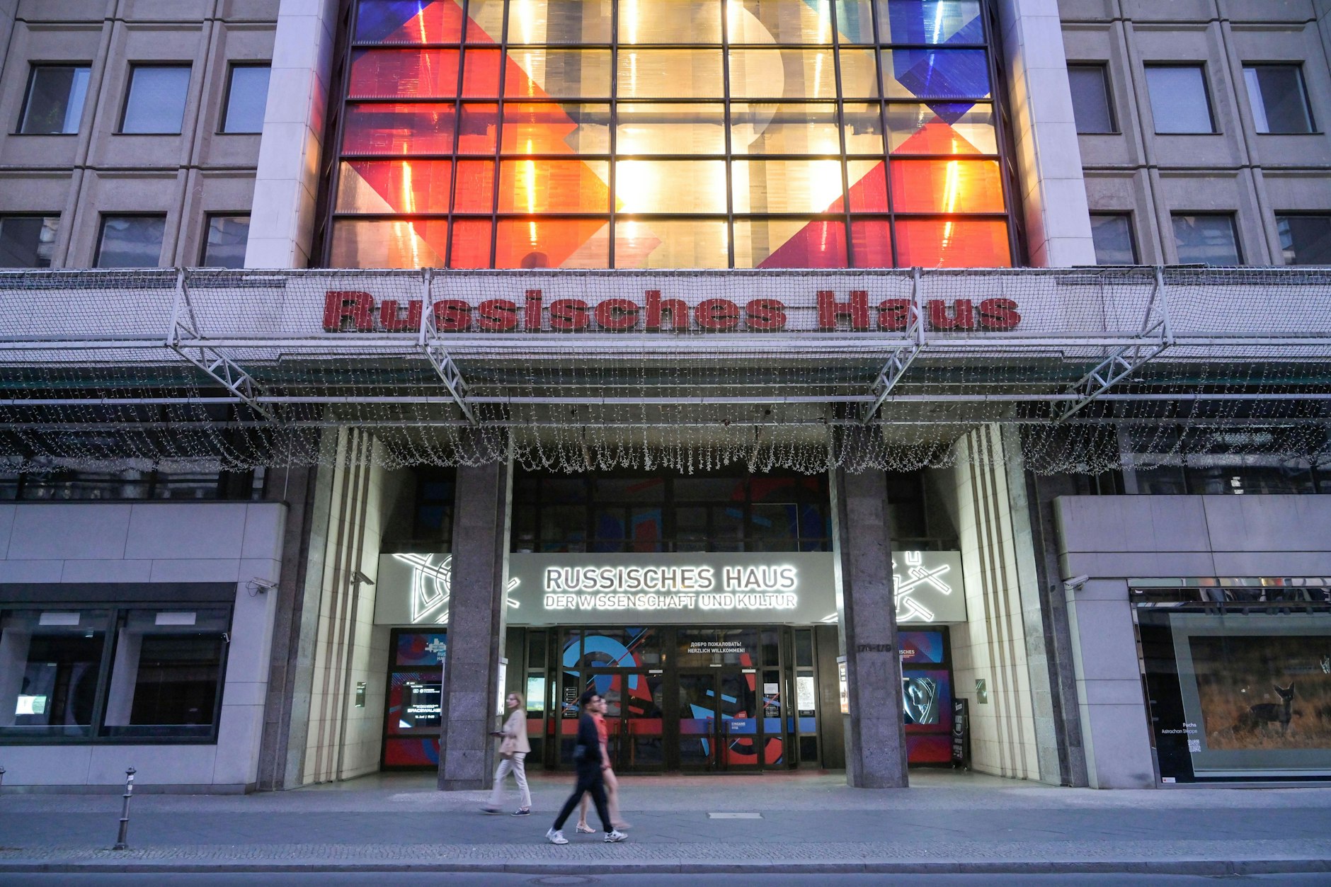 Das Russische Haus in der Friedrichstraße in Berlin. Behörden ermitteln wegen Verstößen gegen EU-Sanktionen.