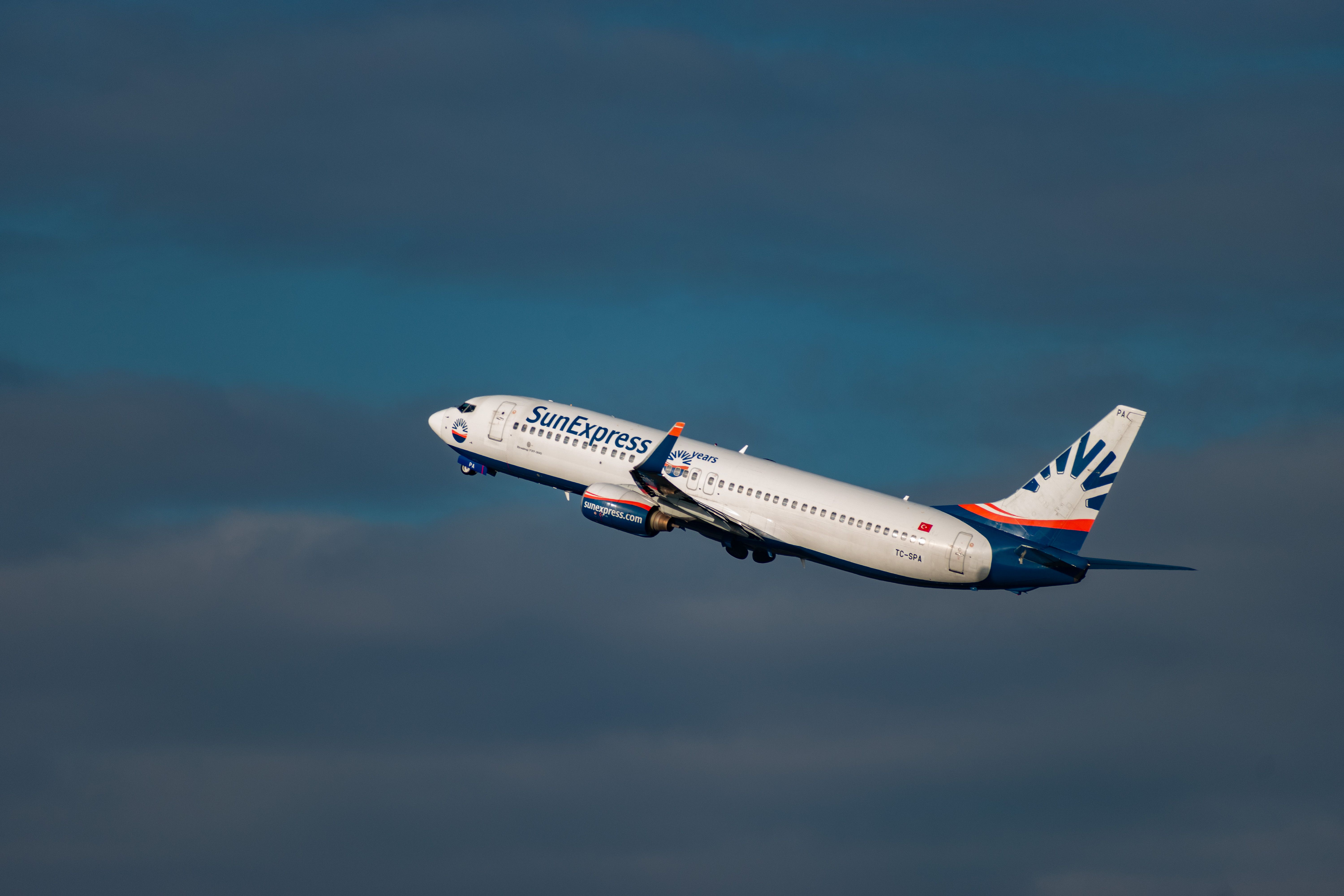 Touristen saufen Alkohol für 4-Stunden-Flug in 25 Minuten leer