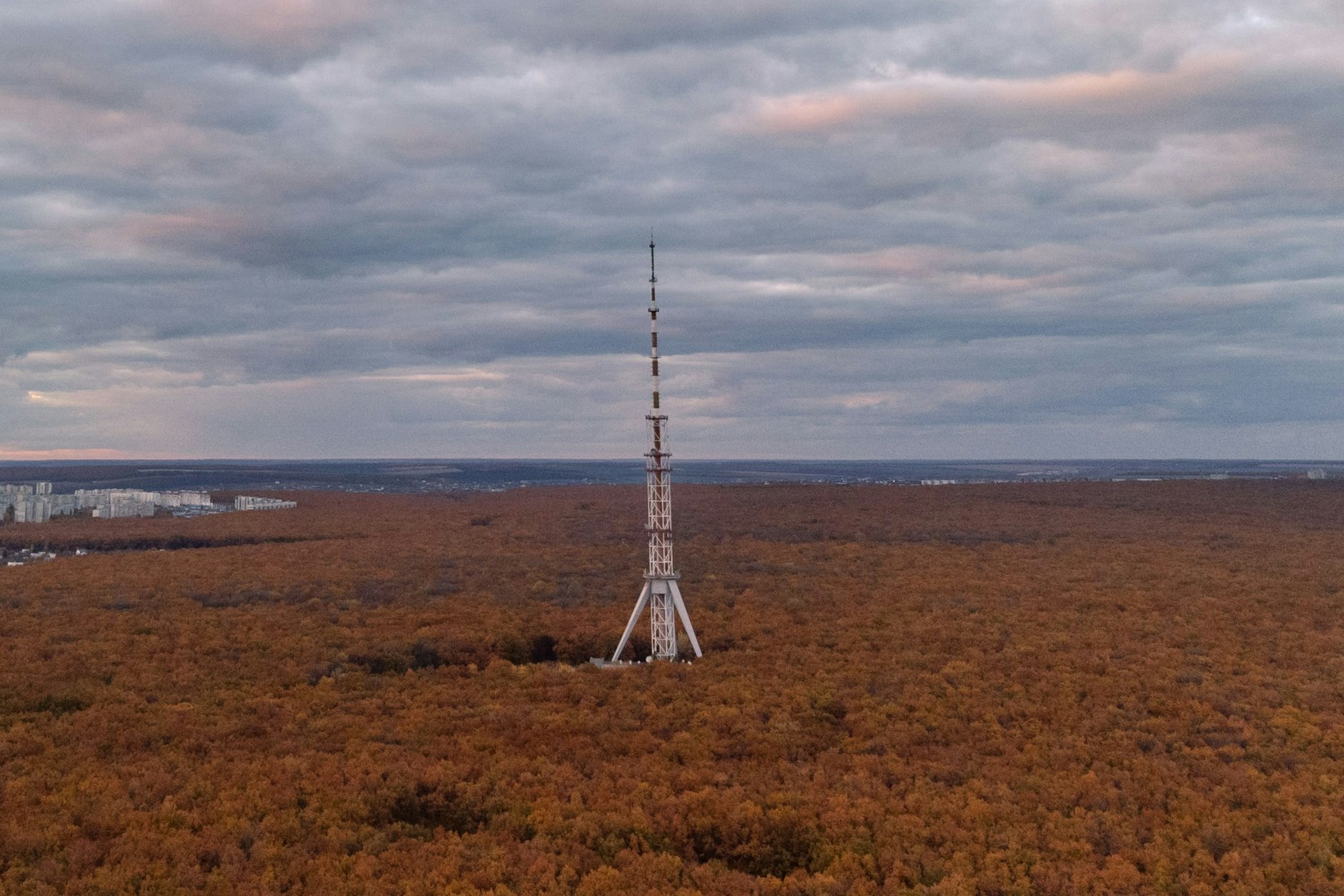 Der Fernsehturm in Charkiw wurde bei dem Angriff größtenteils zerstört.