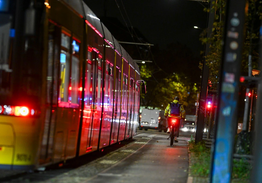 Unfall mit Tram in Berlin-Weißensee: 68-jähriger Radfahrer tot