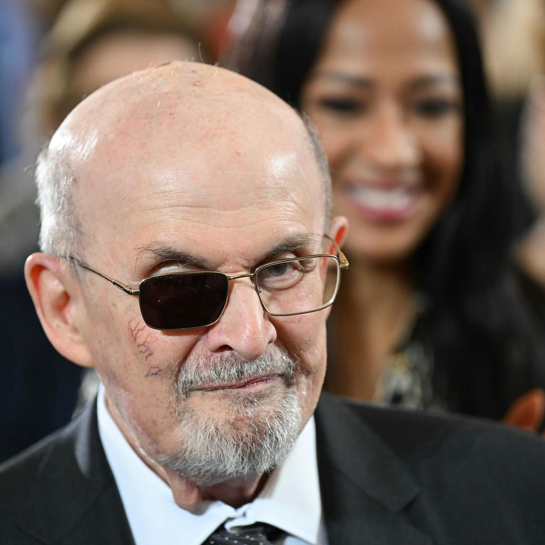 Image - Salman Rushdie verarbeitet Attentat in neuem Buch